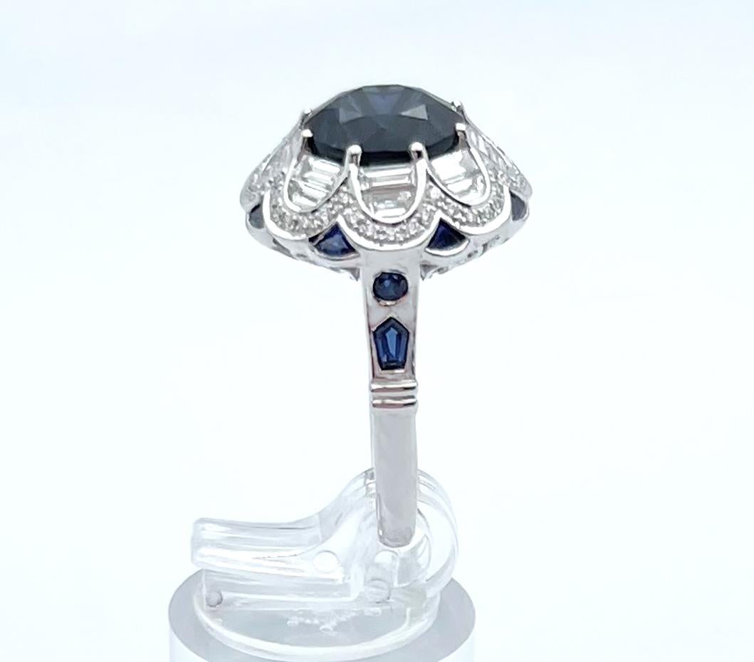 Ring aus 18 Karat Weißgold mit blauem Spinell, blauem Saphir und Diamant in Fassungen im Angebot 3