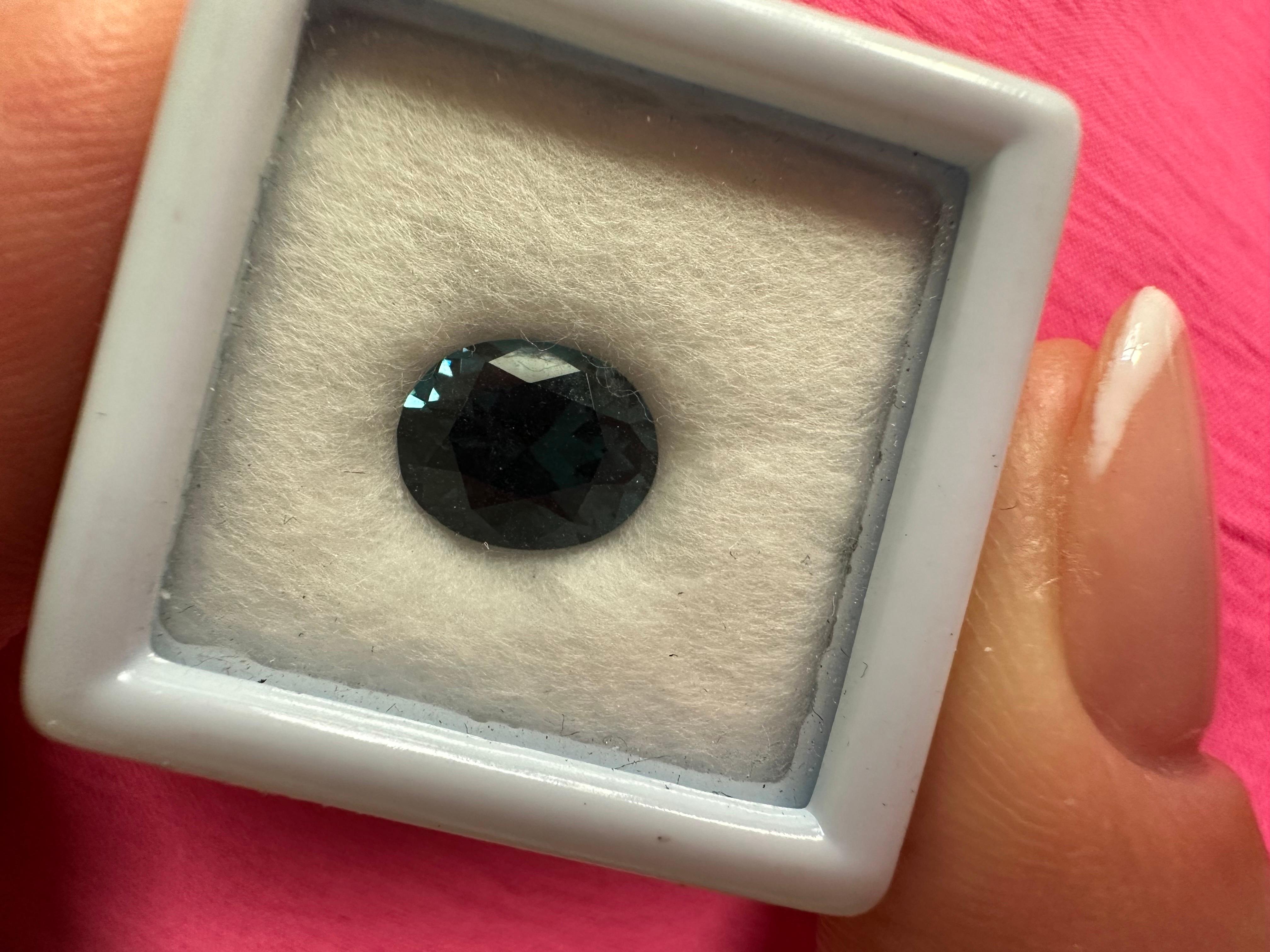 Blue spinel certified will come with a certificate 2.40ct  In New Condition For Sale In Jupiter, FL