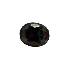 Le spinelle bleu certifié est accompagné d'un certificat de 2,40 carats