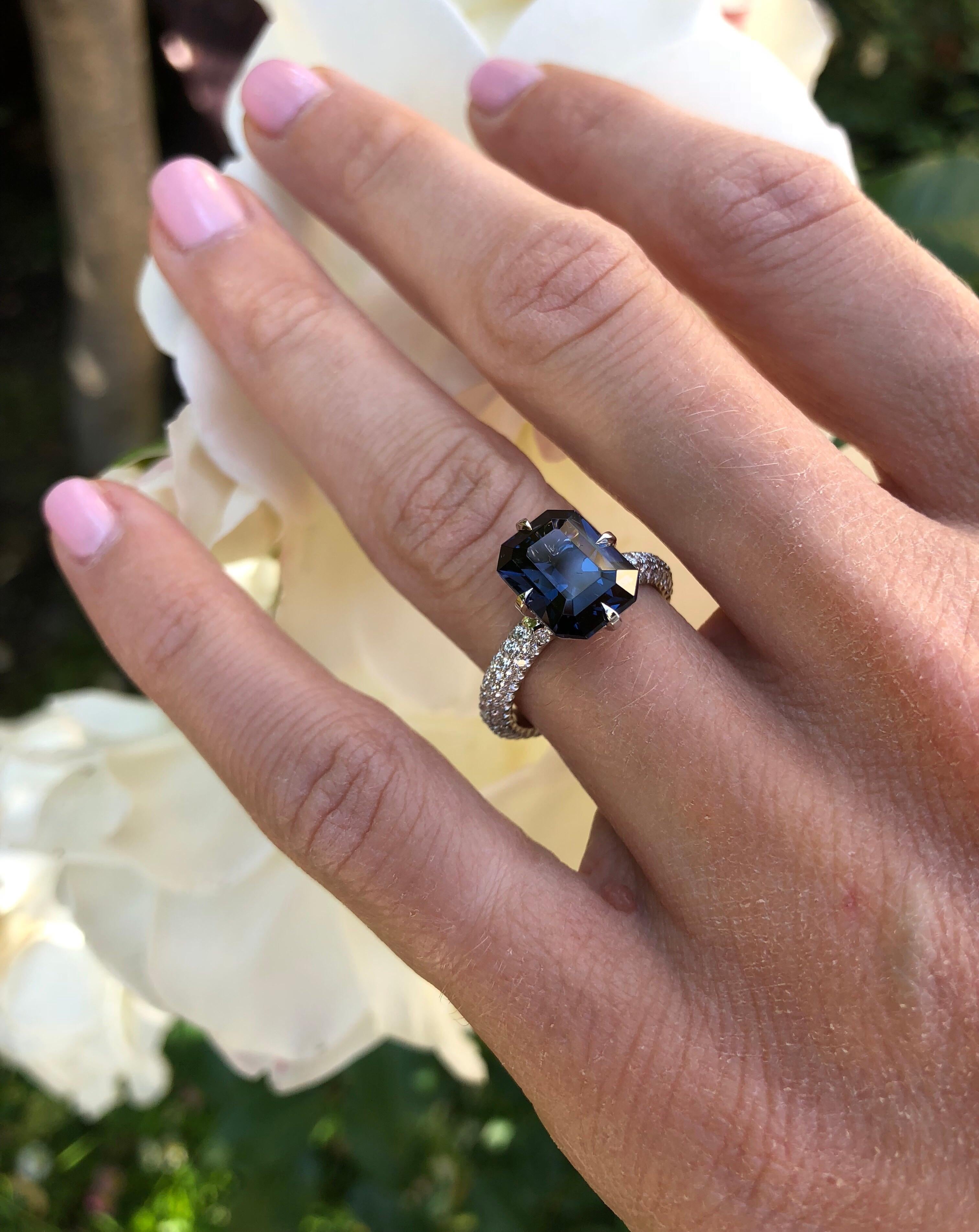 Blue Spinel Ring 4.01 Carat Emerald Cut For Sale 4
