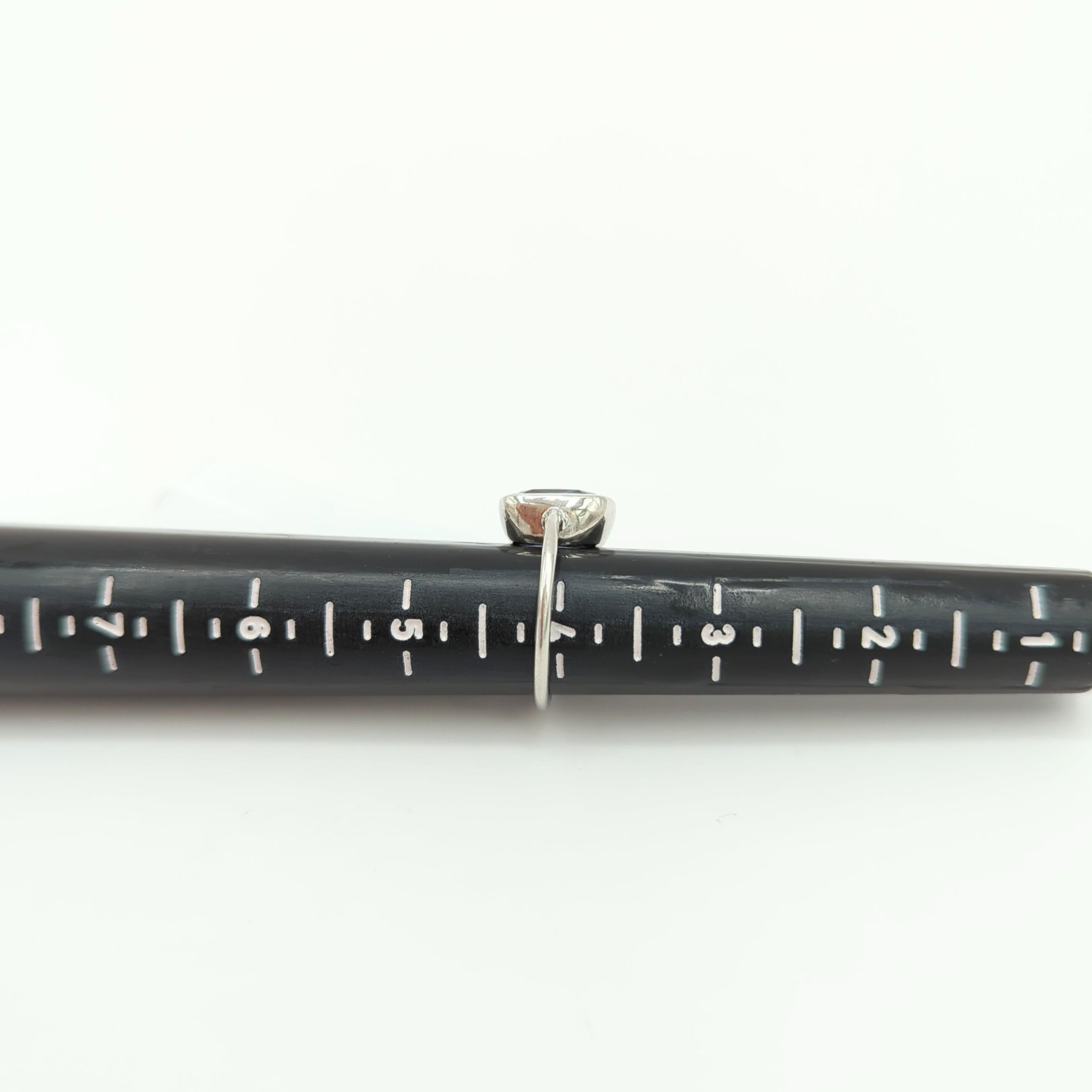 Blauer Solitär-Ring aus Platin mit Spinell 5