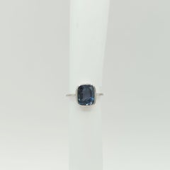 Blauer Solitär-Ring aus Platin mit Spinell