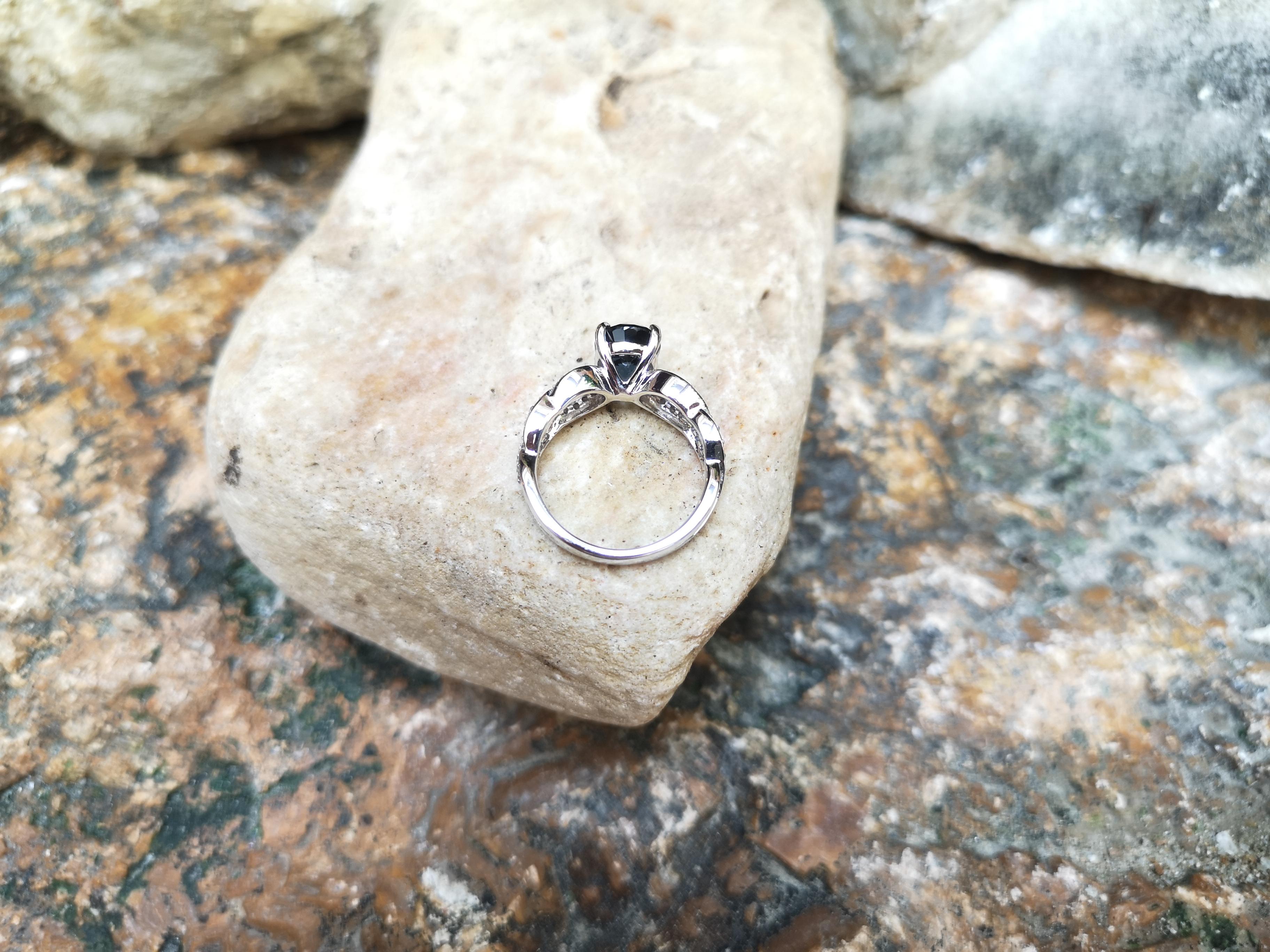 Oval Cut Certified Unheated Cobalt Blue Spinel with Diamond Ring in 18K White Gold For Sale