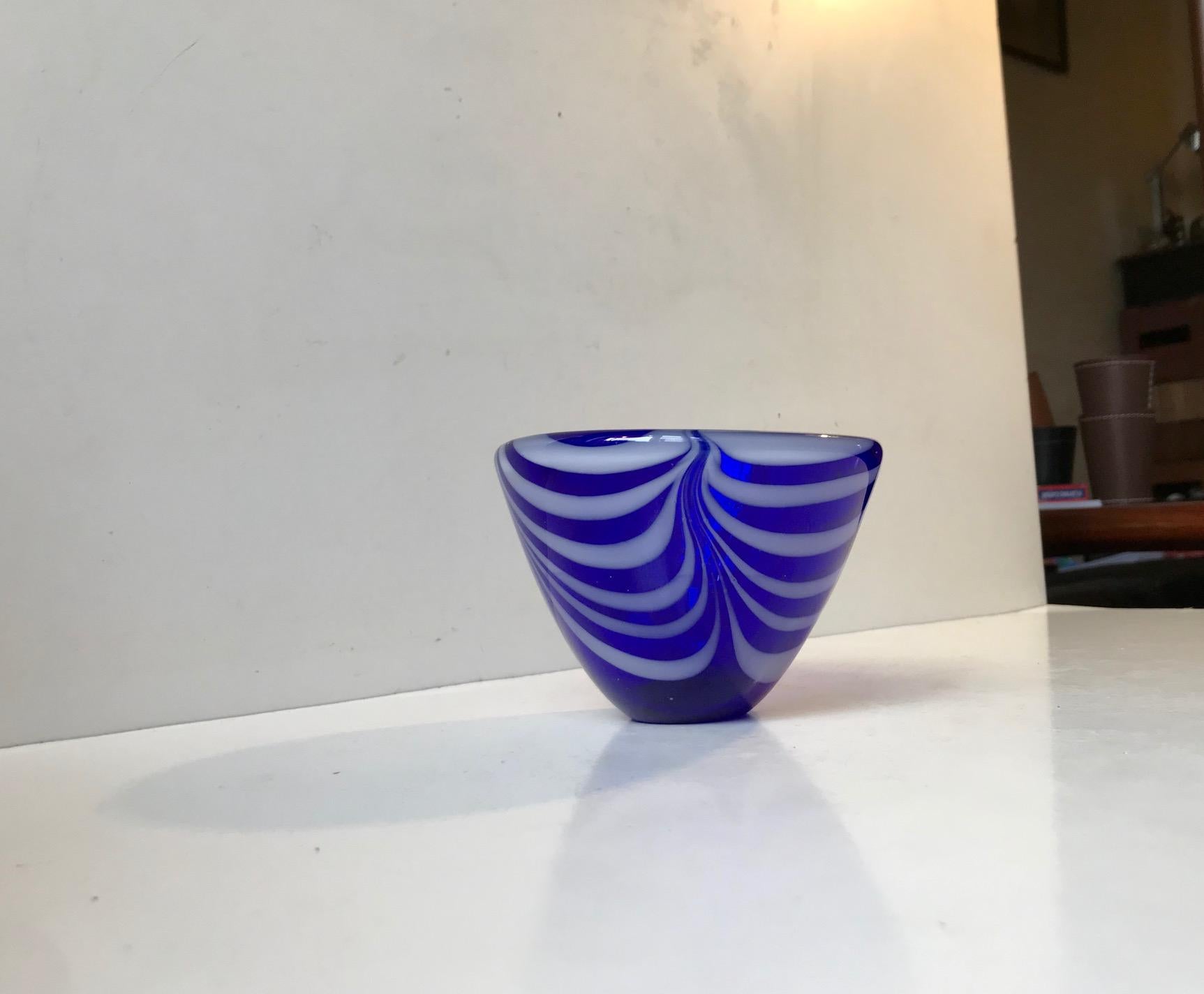 Thick hand blown cobalt blue conical glass bowl with white spiral/swirl decor og opaque glass. Manufactured by Kosta Boda and designed by Vicke Lindstrand in Sweden during the 1960s.