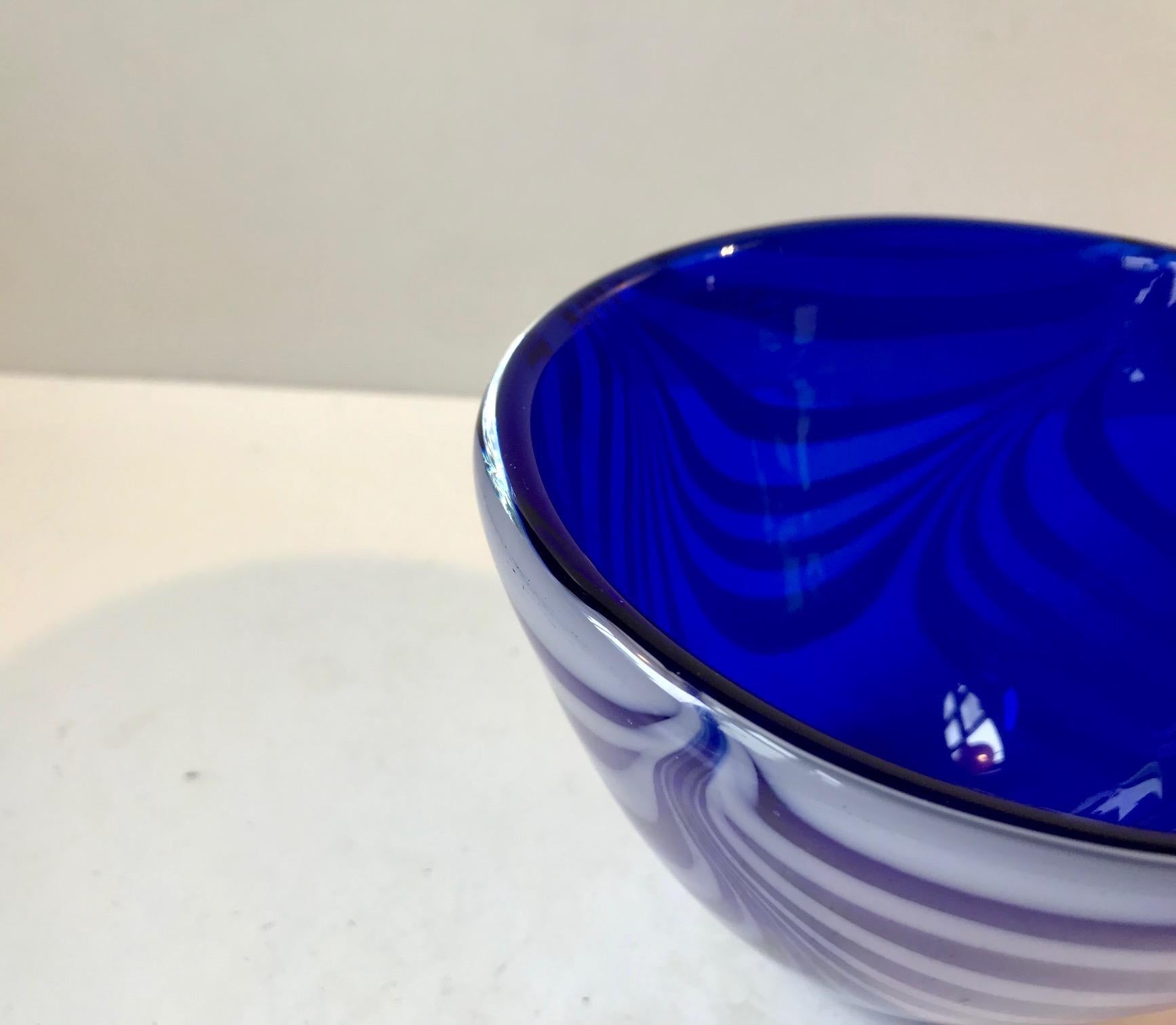 Swedish Blue Spiral Bowl by Vicke Lindstrand for Kosta Boda, 1960s For Sale