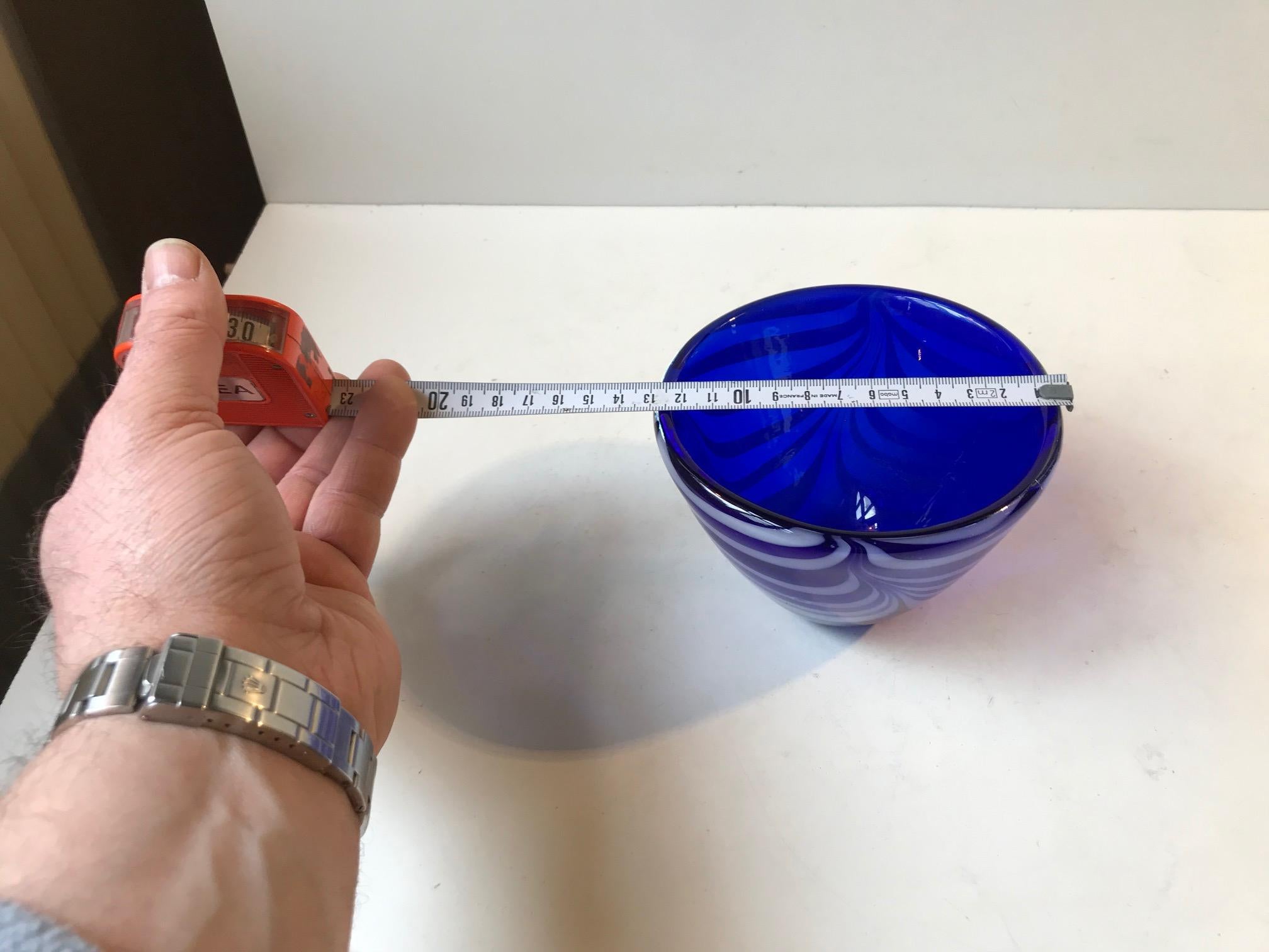 Art Glass Blue Spiral Bowl by Vicke Lindstrand for Kosta Boda, 1960s For Sale