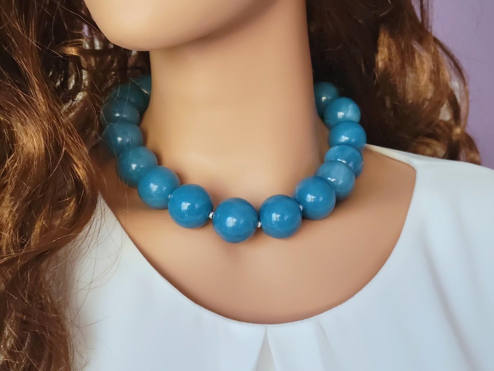 Collana di quarzo spugna blu, enormi perle rotonde di quarzo da 24 mm In condizioni ottime in vendita a Chesterland, OH