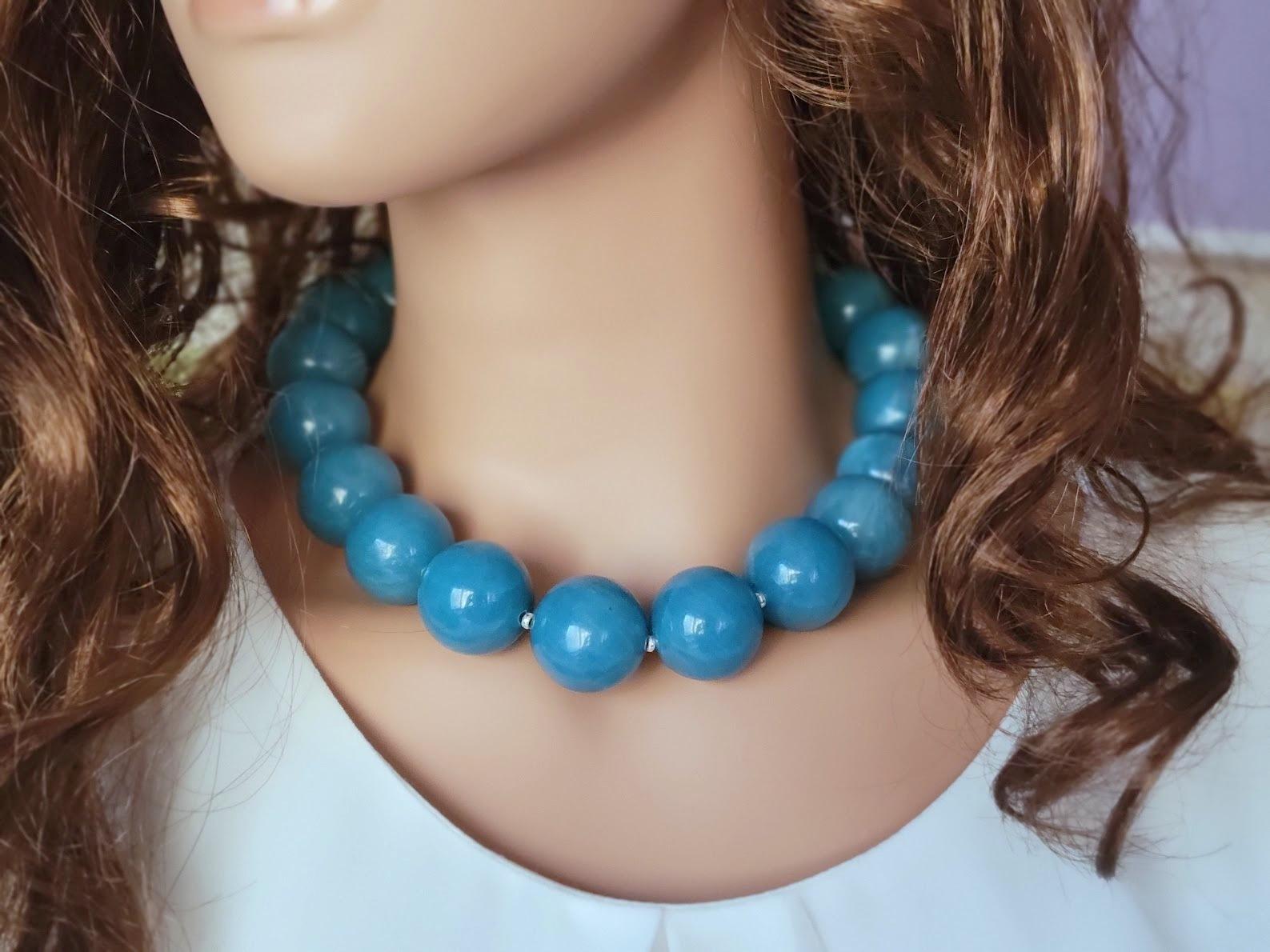 Donna Collana di quarzo spugna blu, enormi perle rotonde di quarzo da 24 mm in vendita