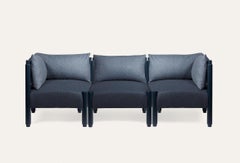 Divano Stand by Me blu con cuscini di Storängen Design