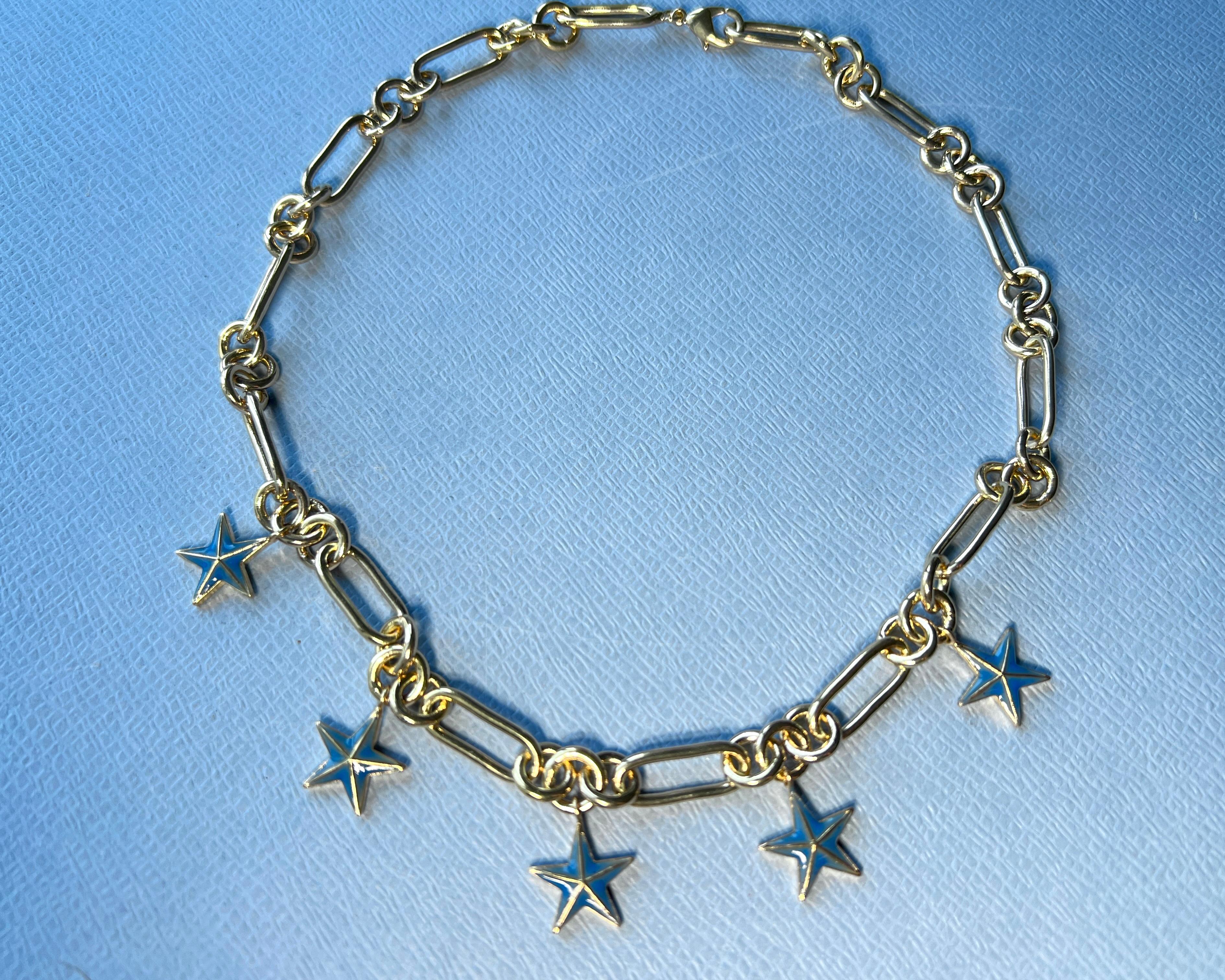 Donna Collana a catena con ciondolo a forma di stella blu in vendita