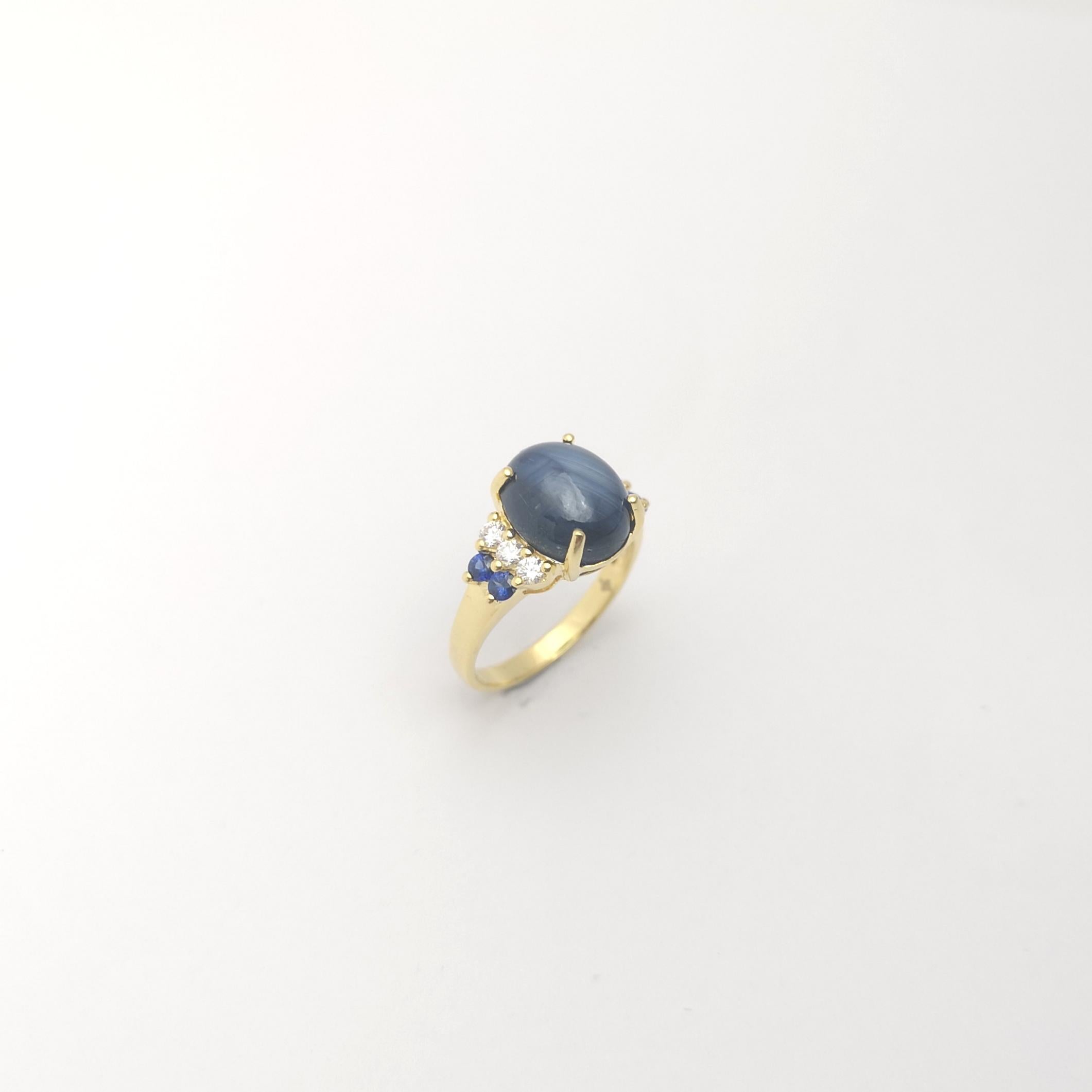 Blue Star Sapphire, Blue Sapphire and Diamond Ring set in 18K Gold Settings For Sale 4