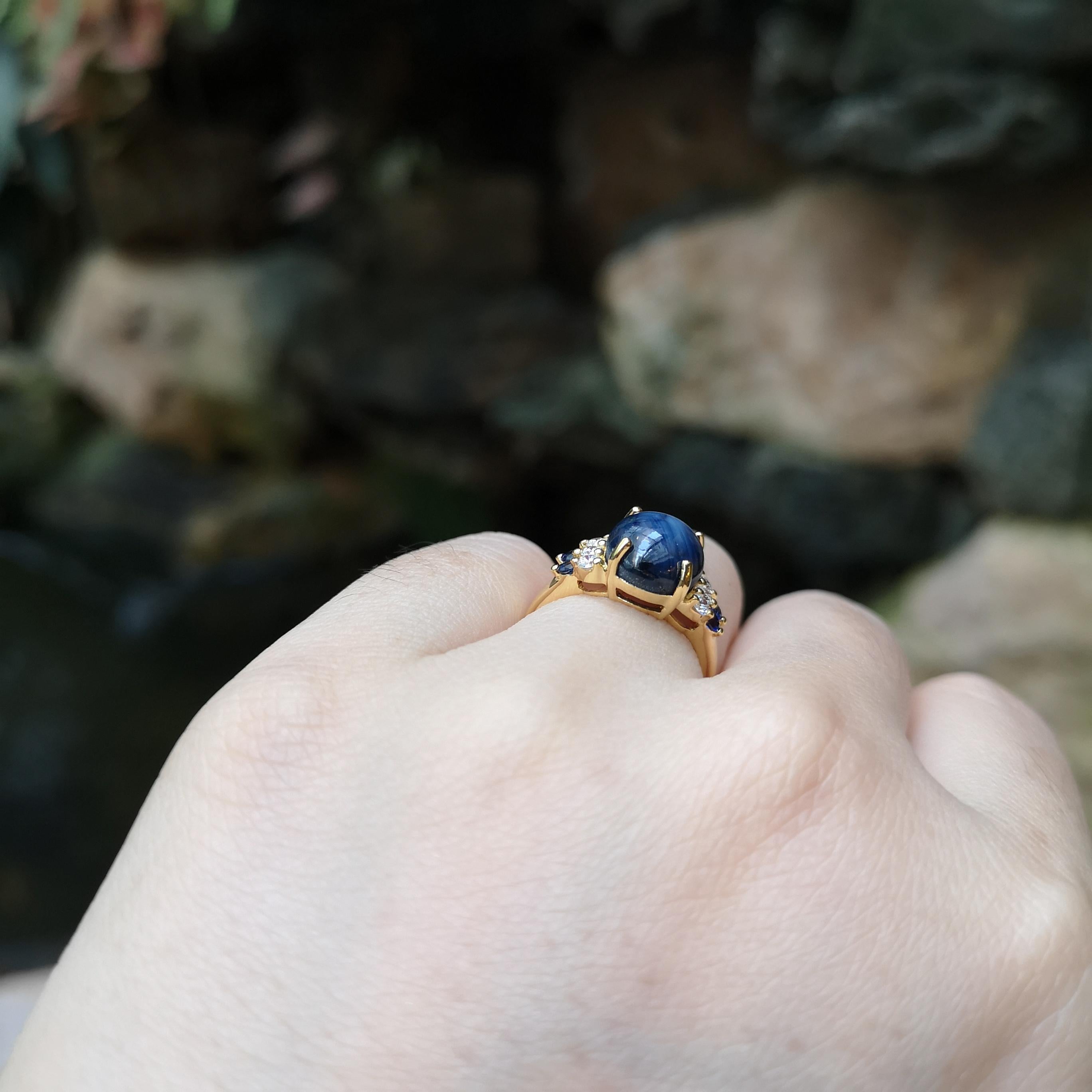 Uncut Blue Star Sapphire, Blue Sapphire and Diamond Ring set in 18K Gold Settings For Sale