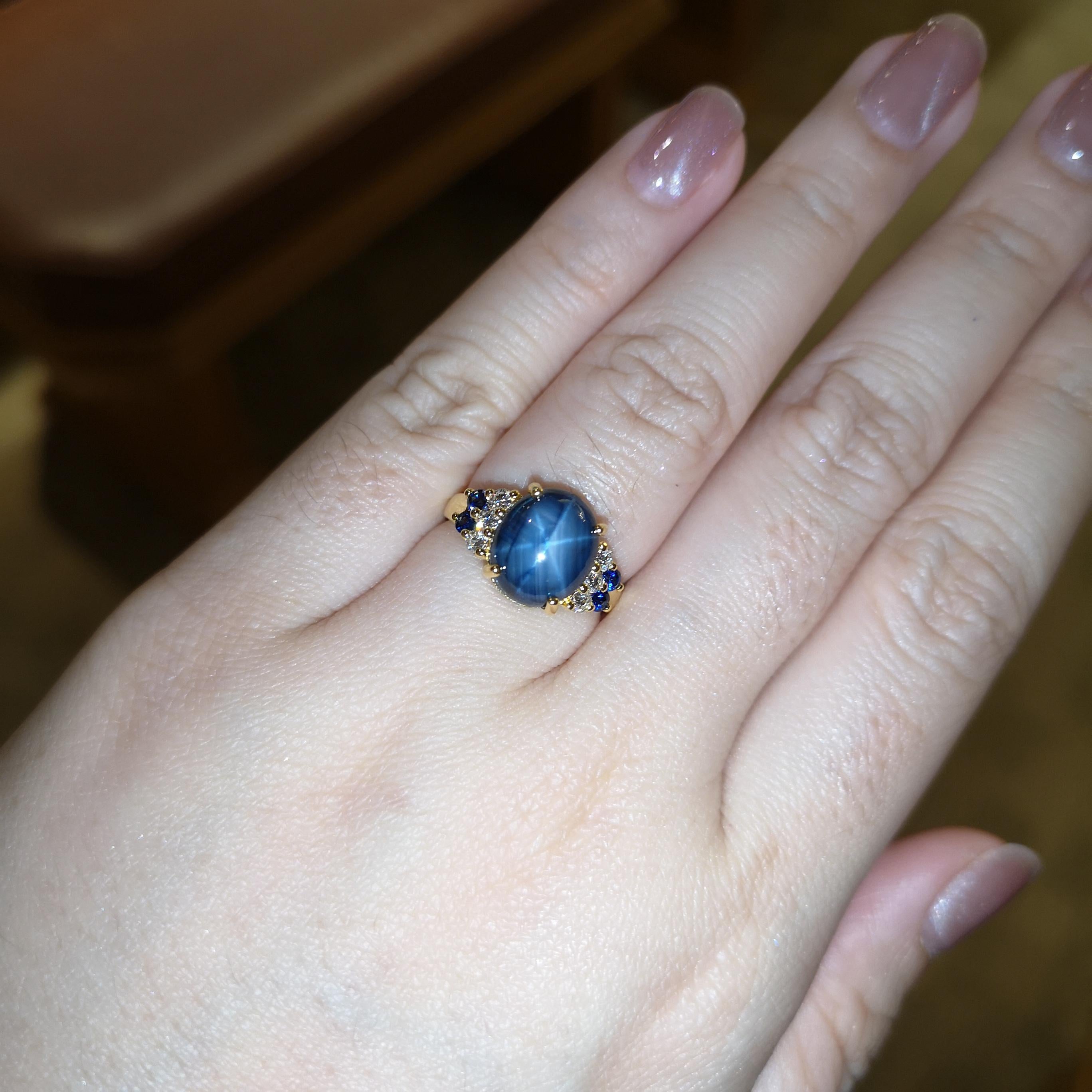 Blue Star Sapphire, Blue Sapphire and Diamond Ring set in 18K Gold Settings In New Condition For Sale In Bangkok, TH