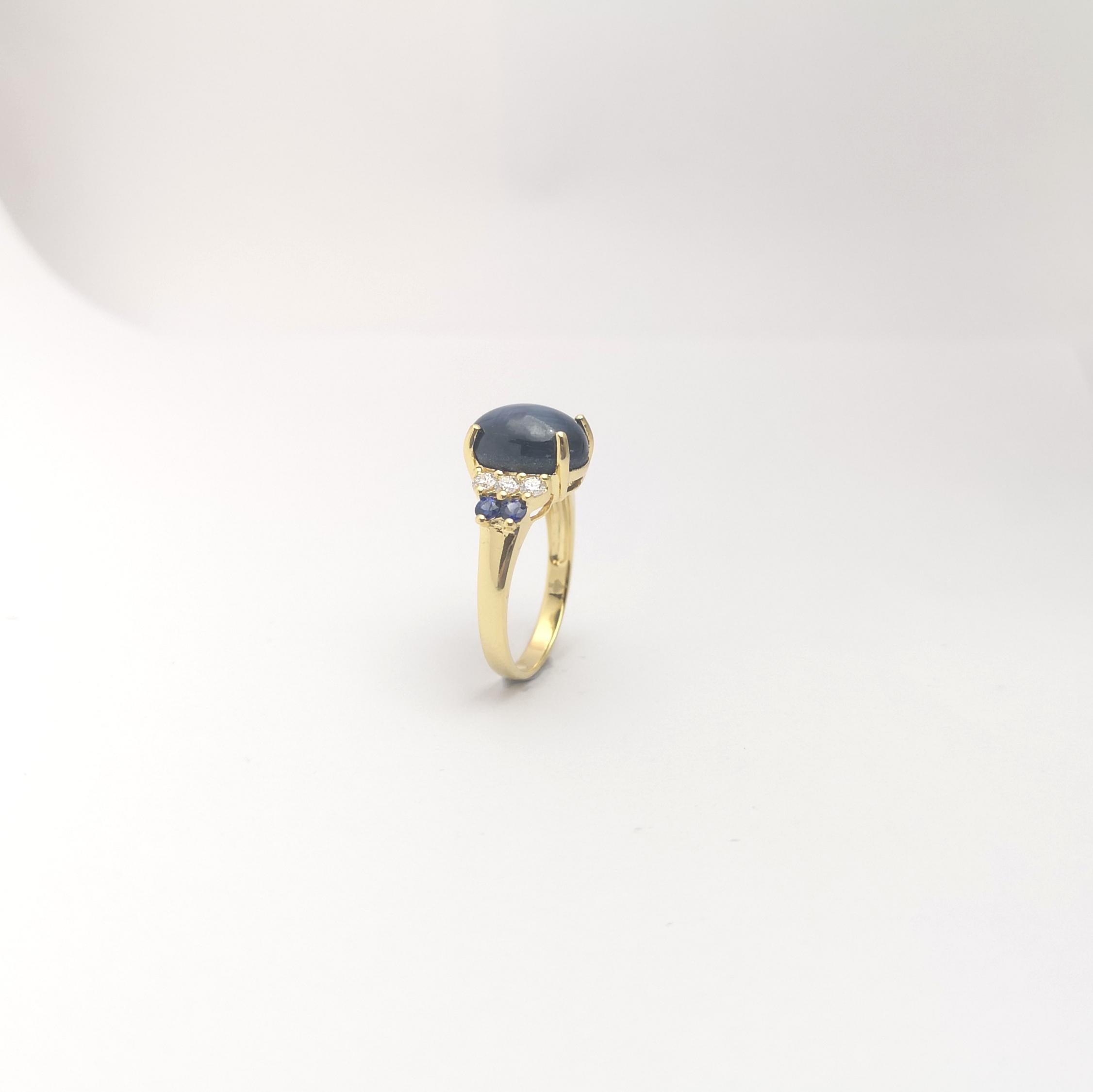 Blue Star Sapphire, Blue Sapphire and Diamond Ring set in 18K Gold Settings For Sale 3
