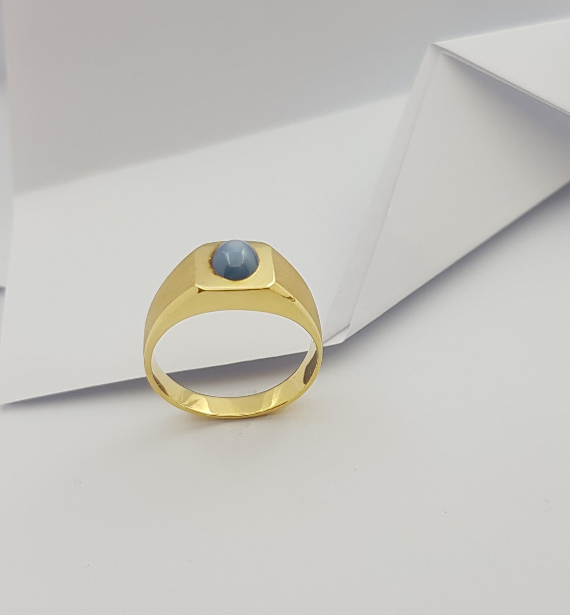 Blue Star Sapphire Ring Set in 18 Karat Gold Settings For Sale 1
