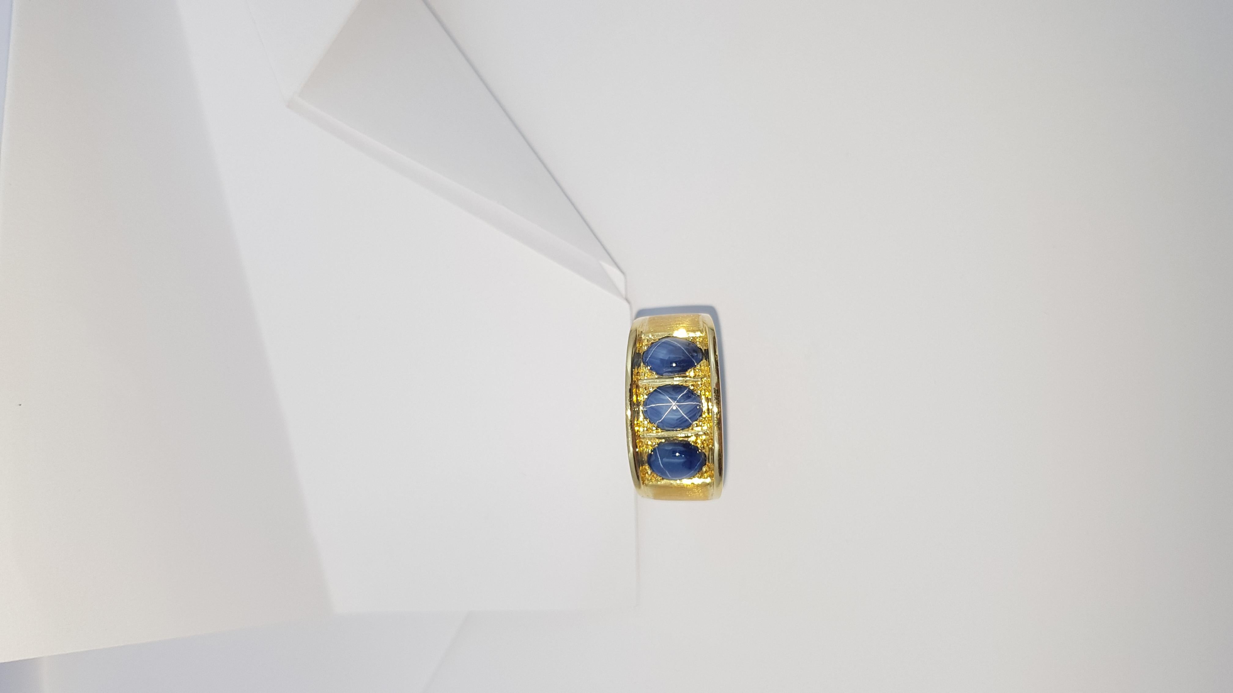 Blue Star Sapphire Ring Set in 18 Karat Gold Settings For Sale 1