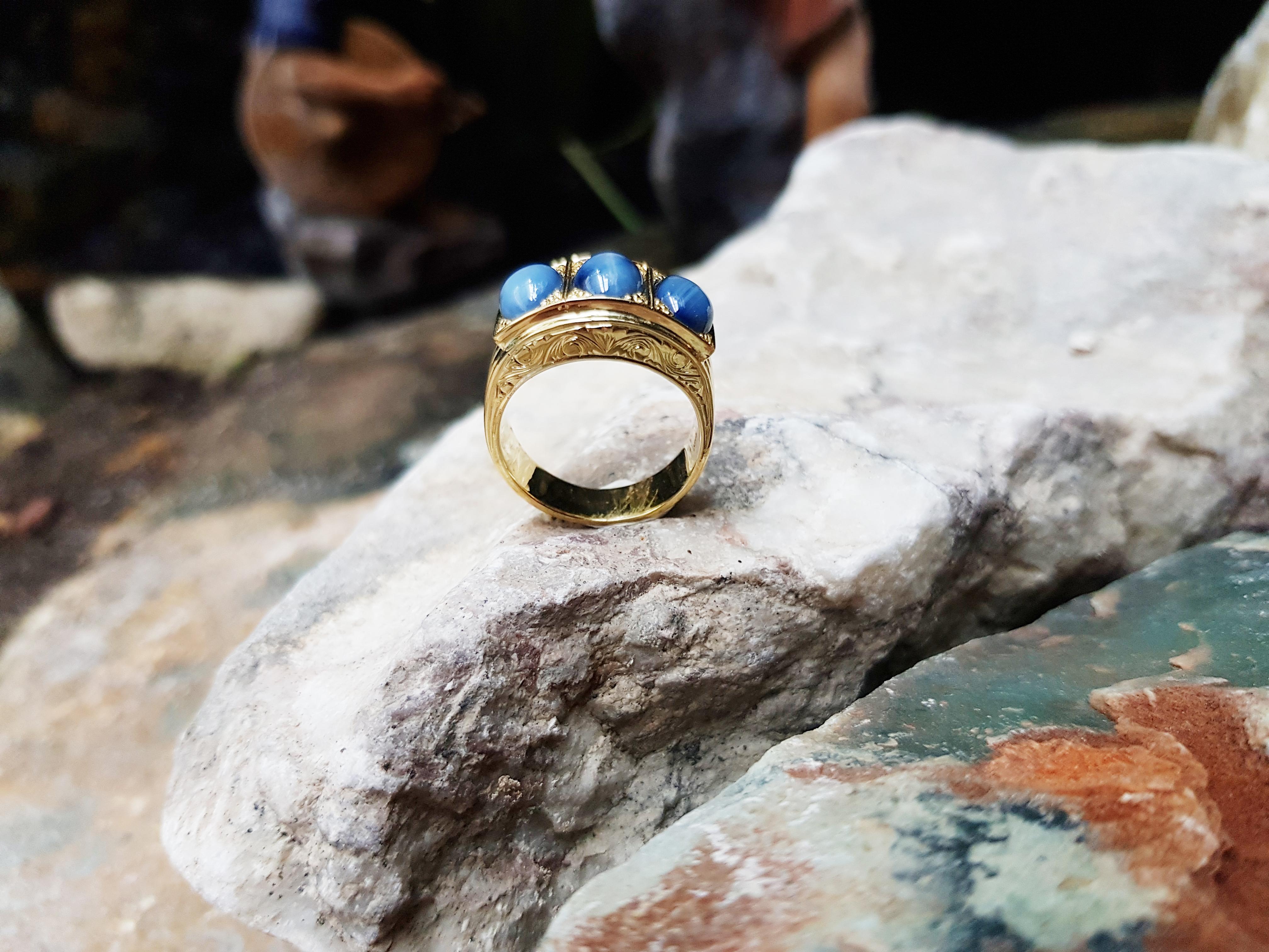 Blue Star Sapphire Ring set in 18 Karat Gold Settings For Sale 2
