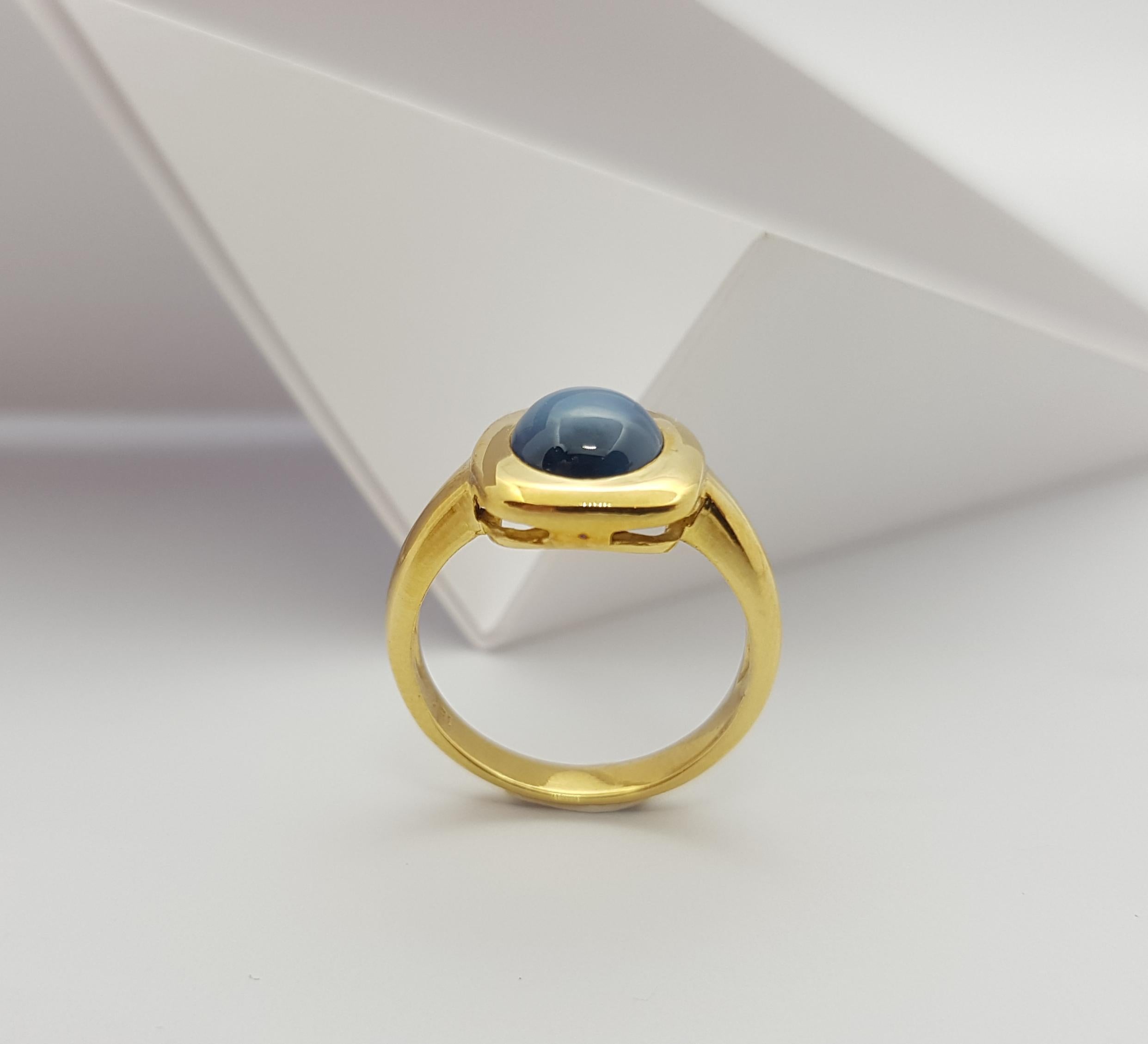 Blue Star Sapphire Ring Set in 18 Karat Gold Settings For Sale 4