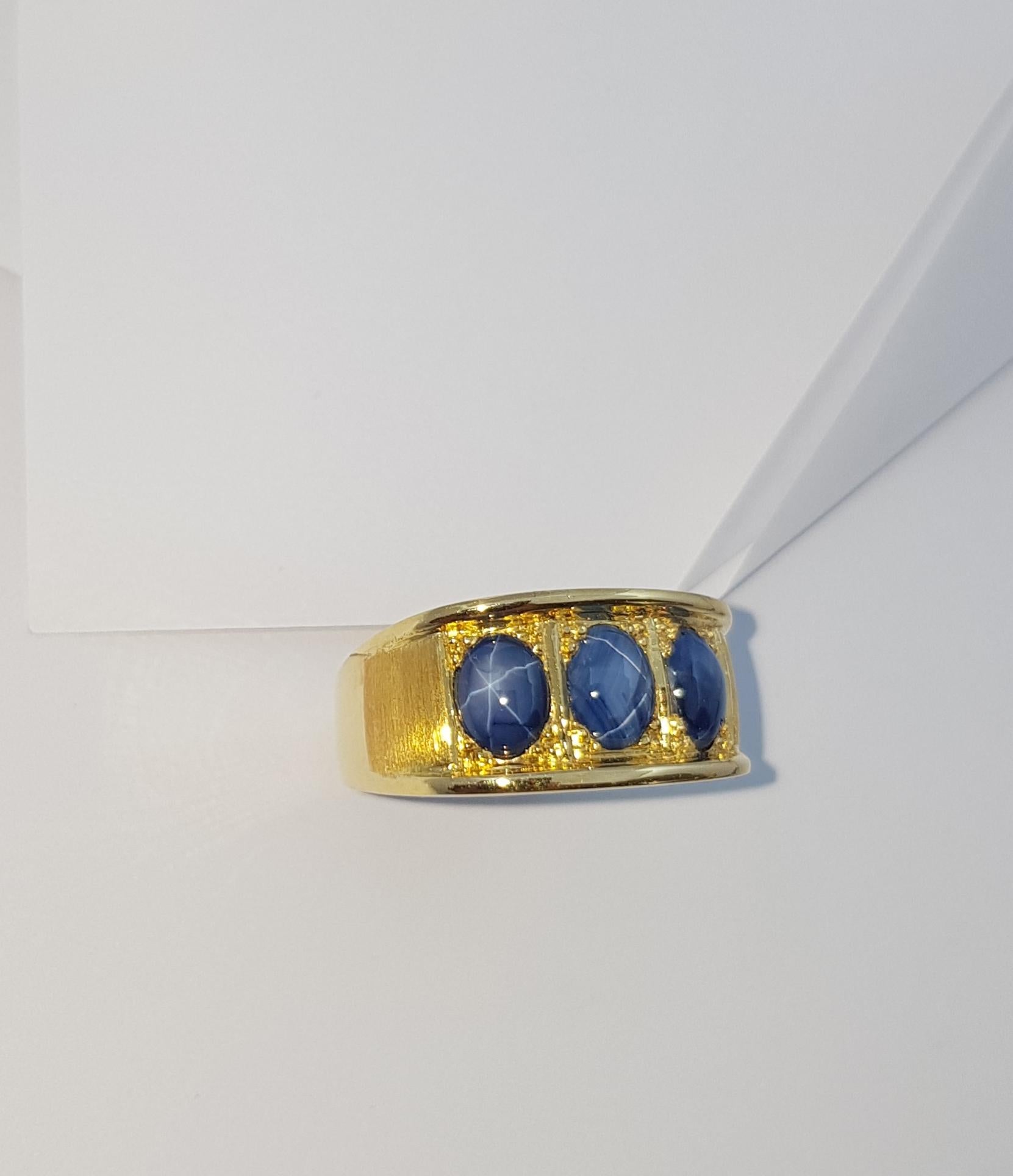 Blue Star Sapphire Ring Set in 18 Karat Gold Settings For Sale 3