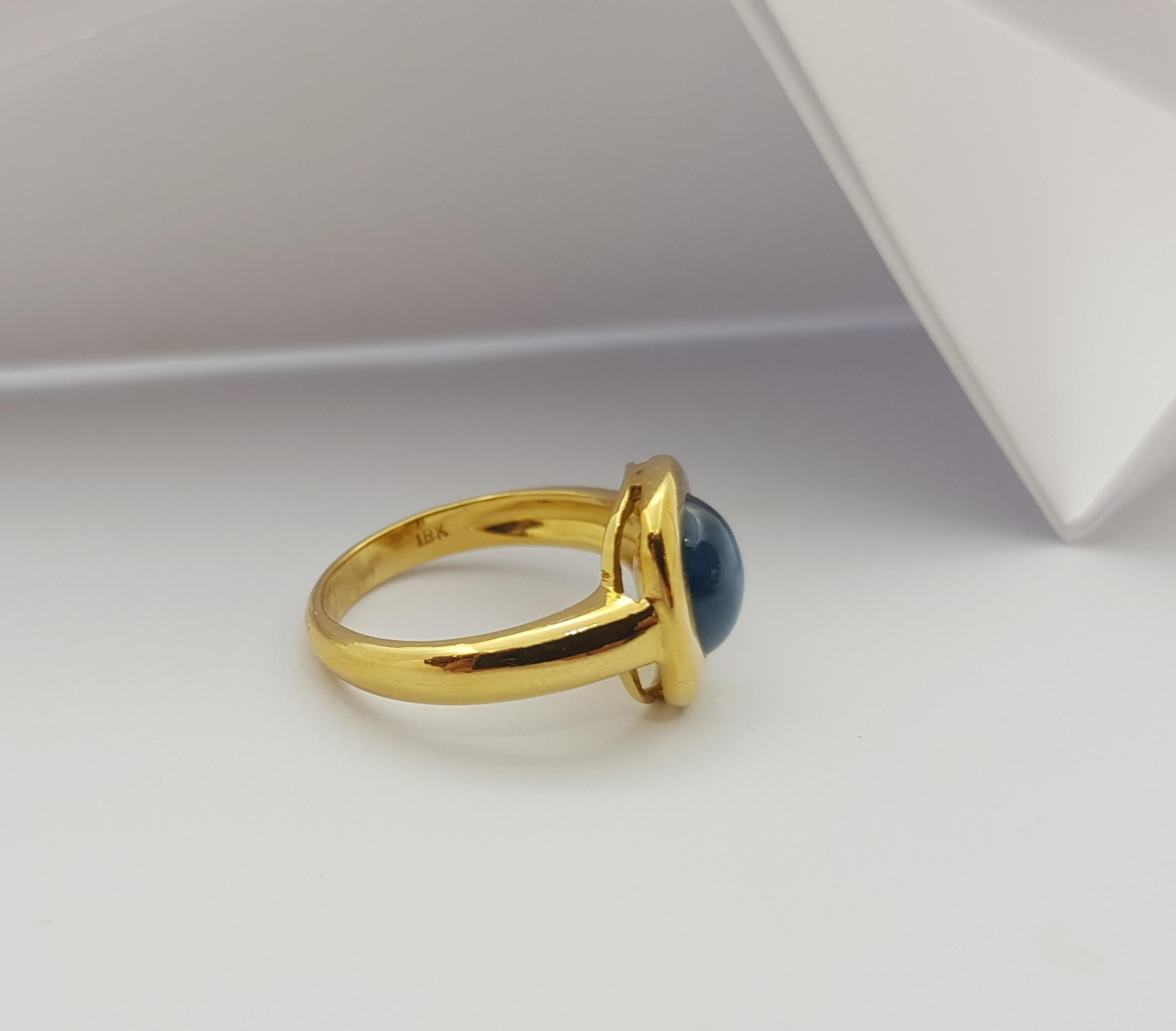 Blue Star Sapphire Ring Set in 18 Karat Gold Settings For Sale 5