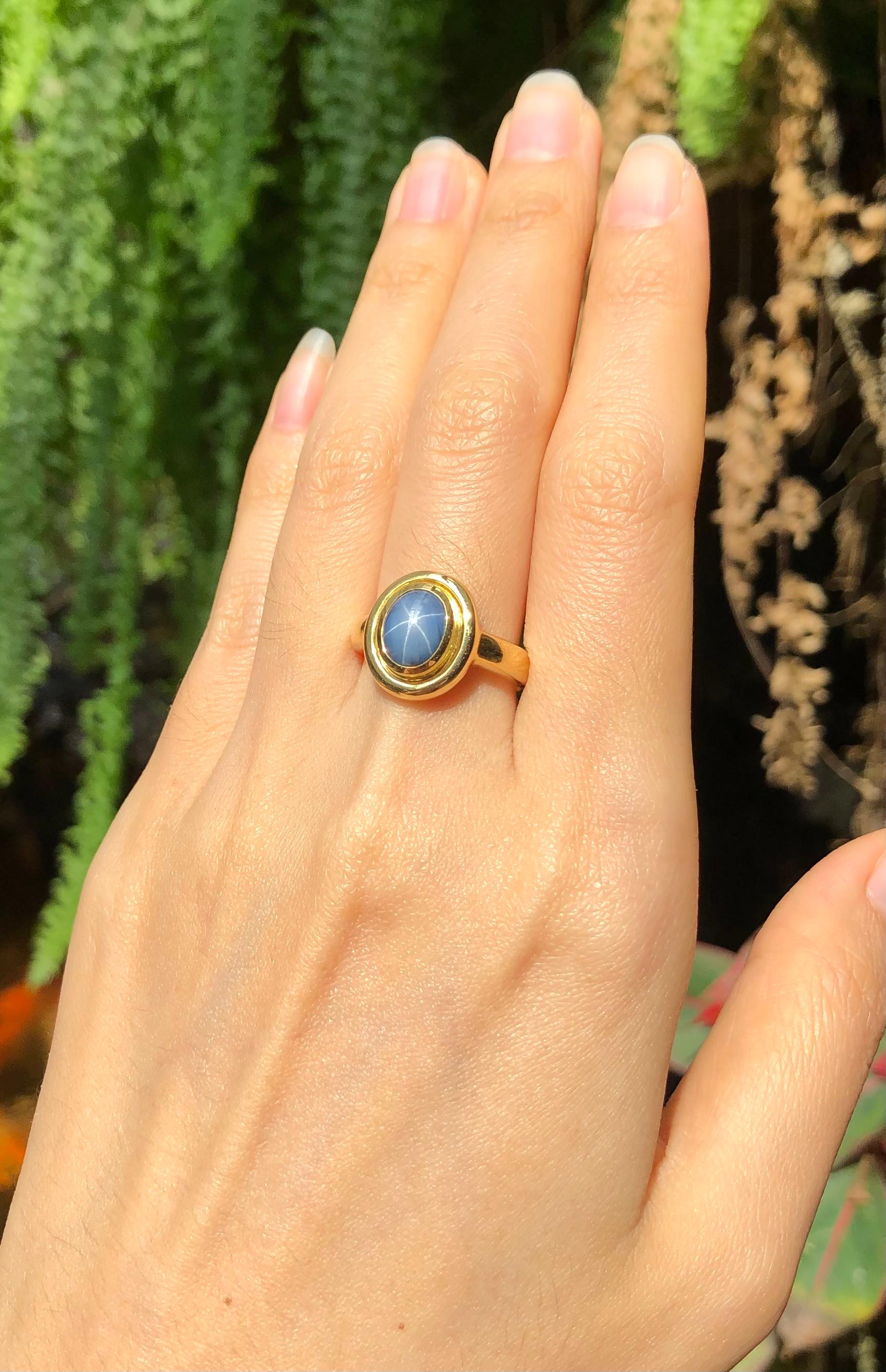 Blue Star Sapphire Ring Set in 18 Karat Gold Settings In New Condition In Bangkok, TH