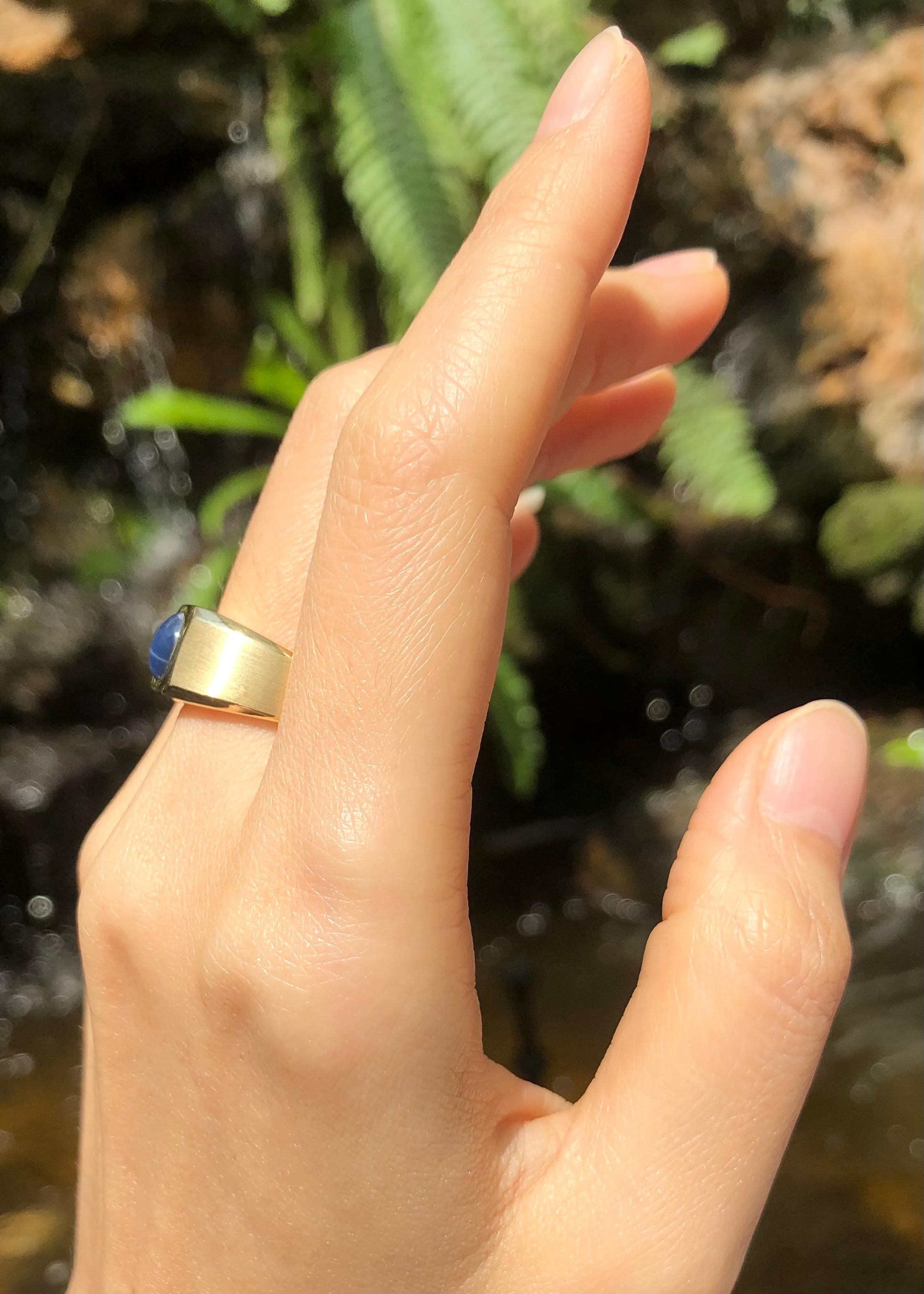 Blauer Stern-Saphir-Ring in 18 Karat Goldfassung im Zustand „Neu“ im Angebot in Bangkok, TH