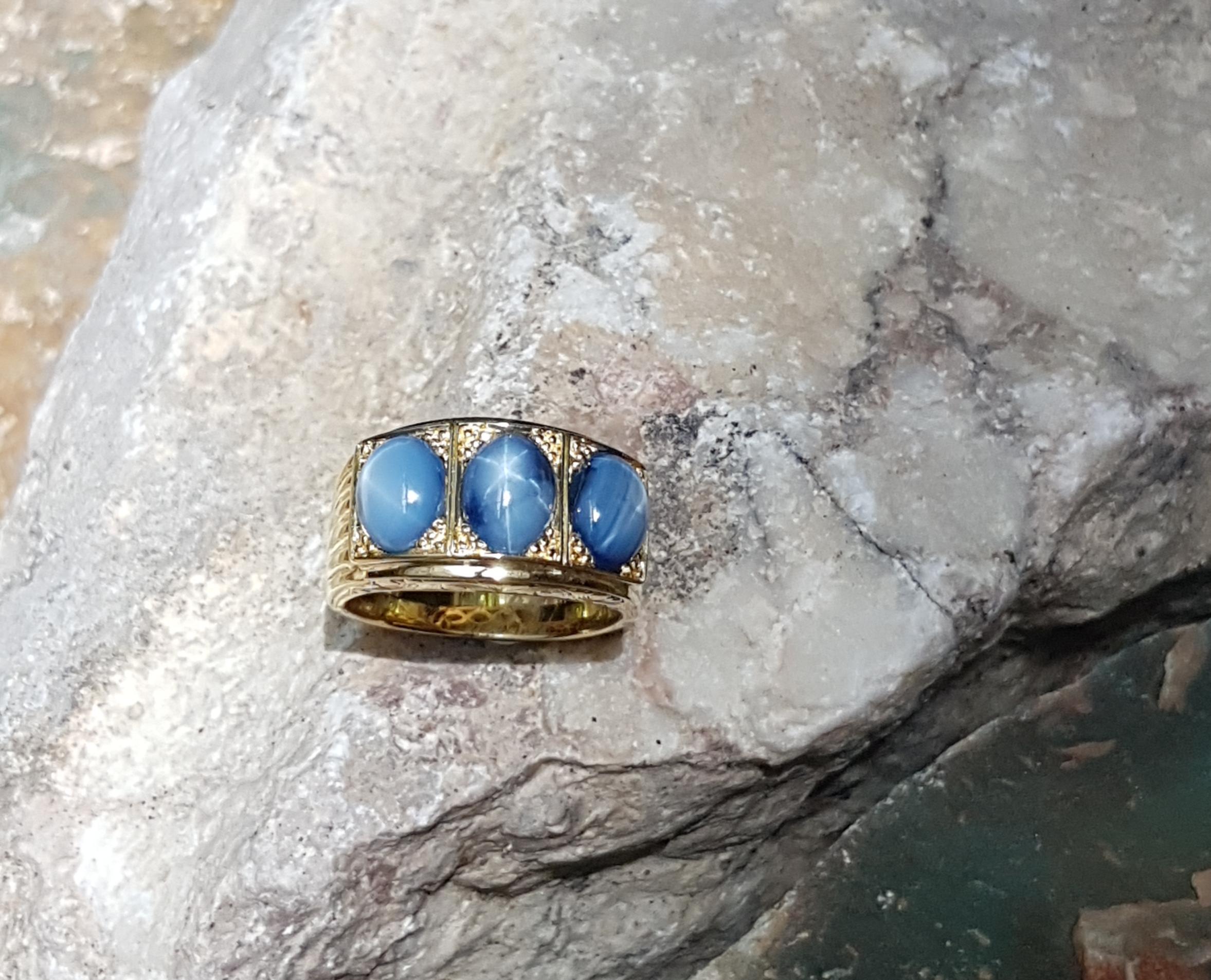 Blue Star Sapphire Ring set in 18 Karat Gold Settings In New Condition For Sale In Bangkok, TH