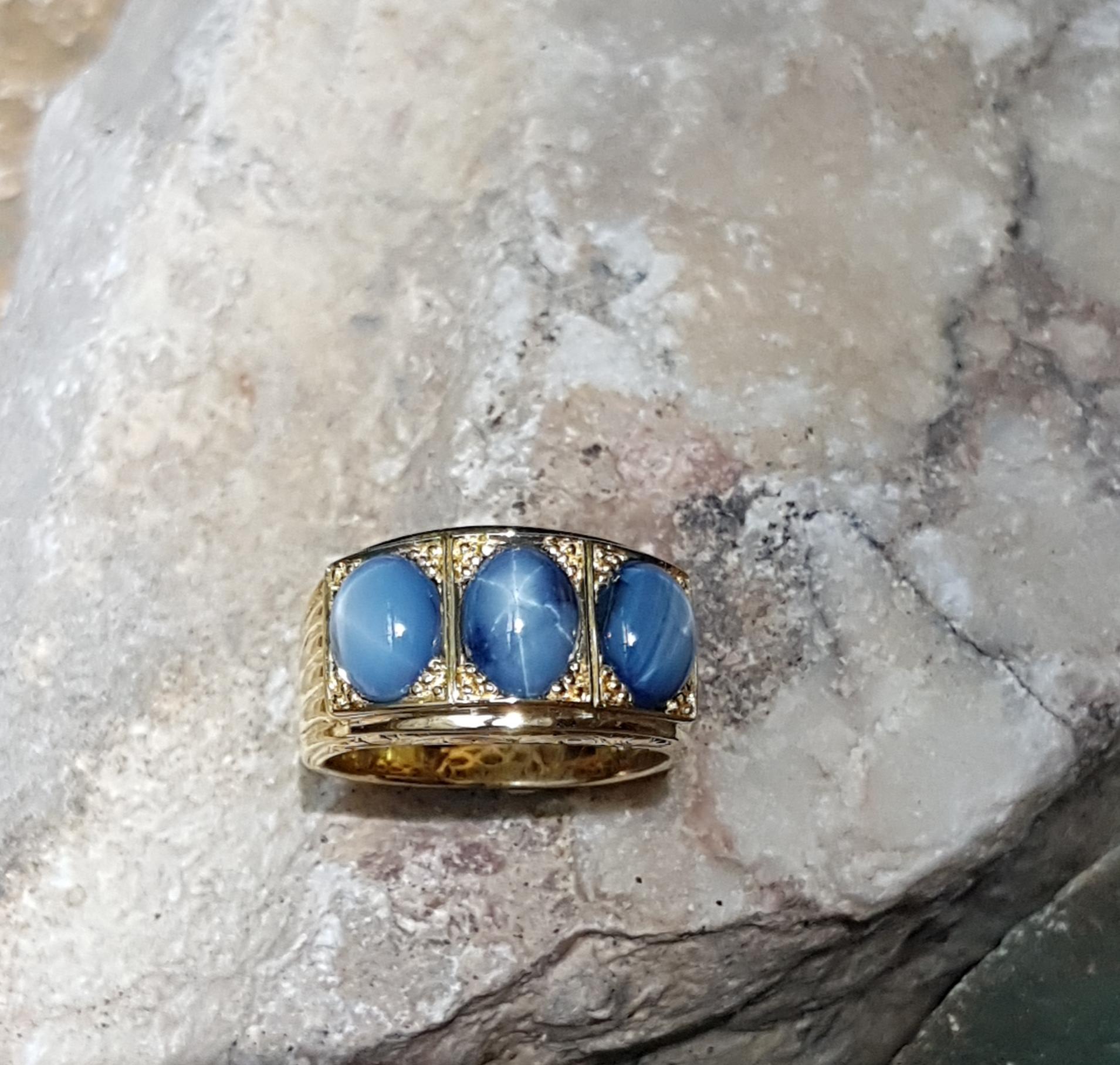 Women's or Men's Blue Star Sapphire Ring set in 18 Karat Gold Settings For Sale
