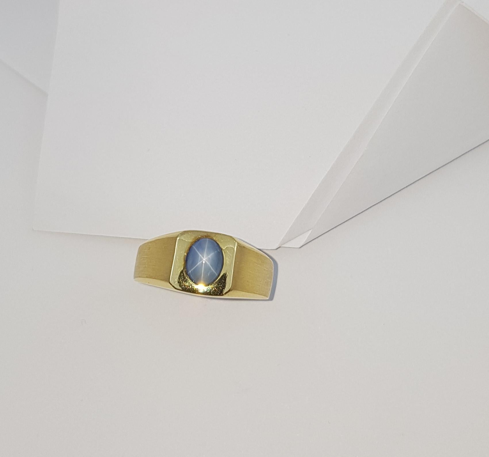 Women's or Men's Blue Star Sapphire Ring Set in 18 Karat Gold Settings For Sale