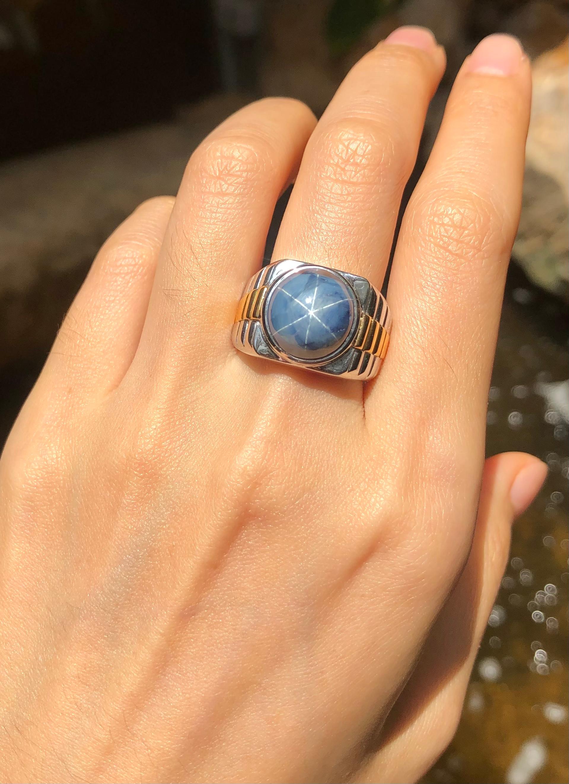 Cabochon Blue Star Sapphire Ring Set in 18 Karat White Gold Settings For Sale
