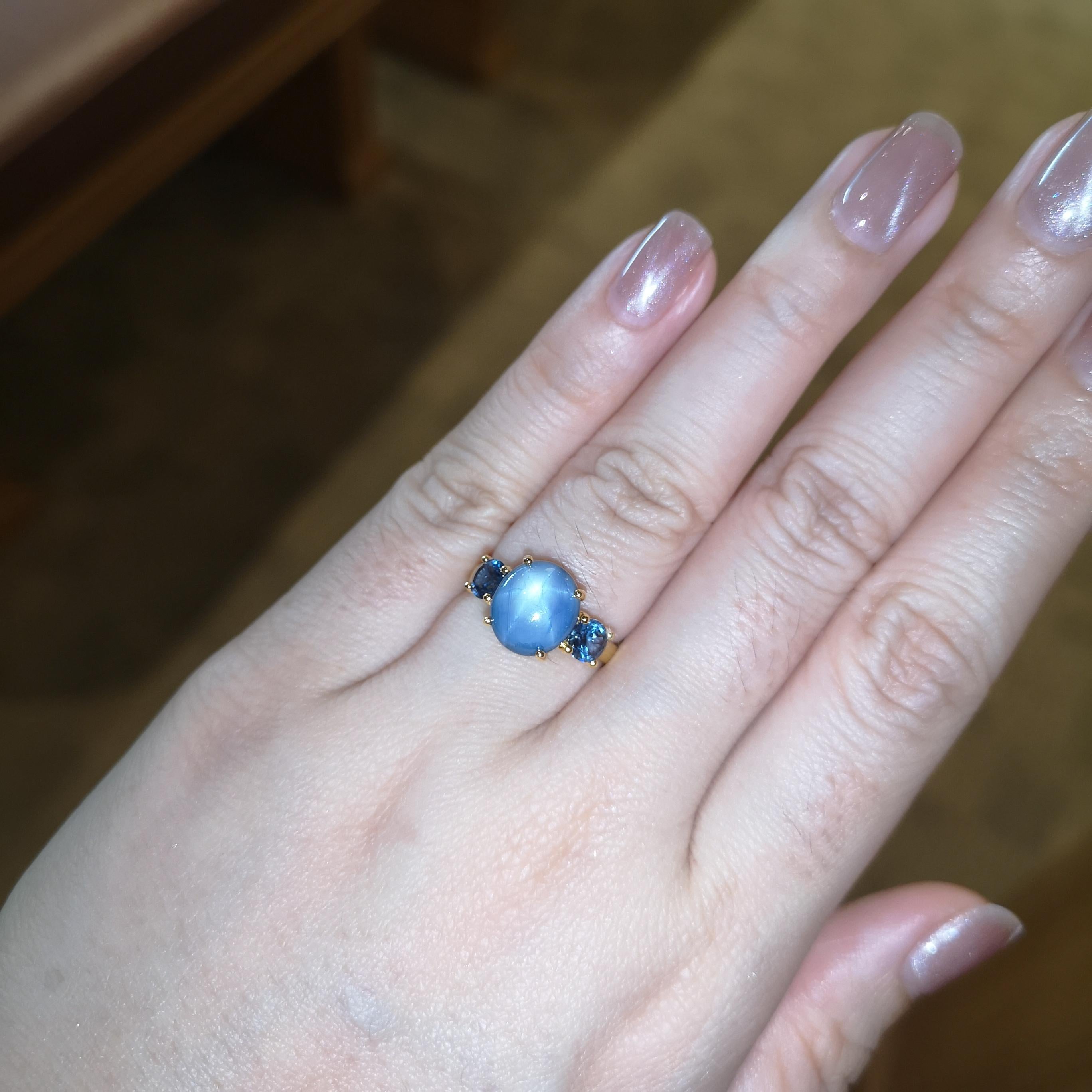 Blue Star Sapphire with Blue Sapphire Ring set in 18K Gold Settings In New Condition For Sale In Bangkok, TH