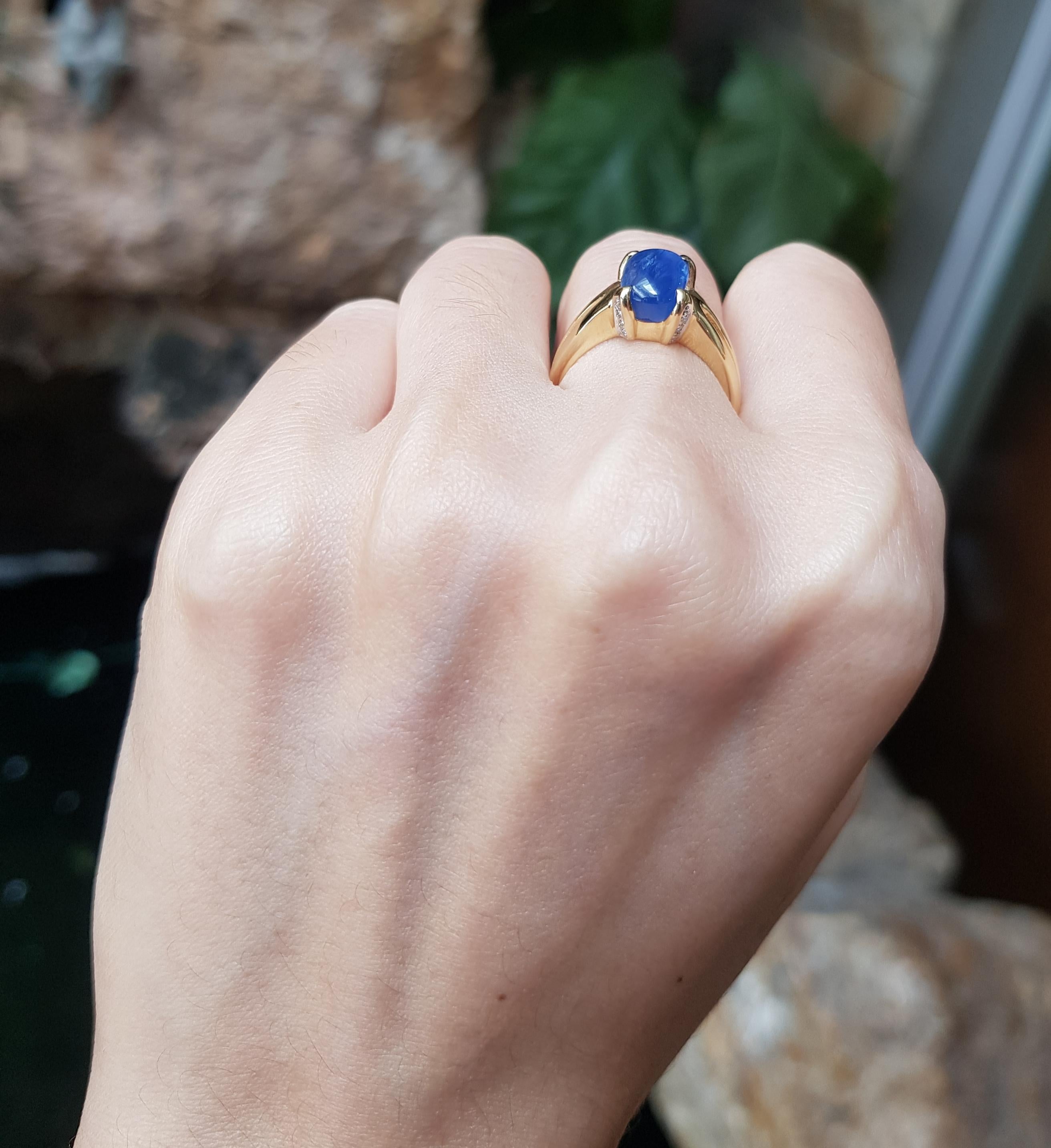 Contemporary Blue Star Sapphire with Diamond Ring Set in 18 Karat Gold Settings For Sale