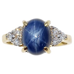 Bague en or 18 carats sertie d'un saphir étoilé bleu non chauffé certifié de 4 carats et de diamants 