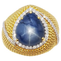 Bague en or 18 carats sertie d'un saphir étoilé bleu et de diamants