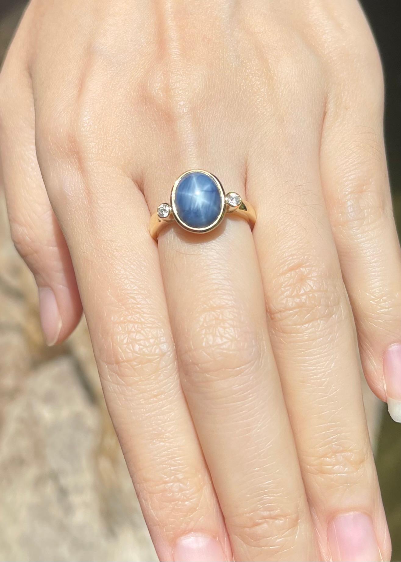 Blauer Sternsaphir mit Diamantring in 18K Goldfassungen gefasst (Ungeschliffen) im Angebot