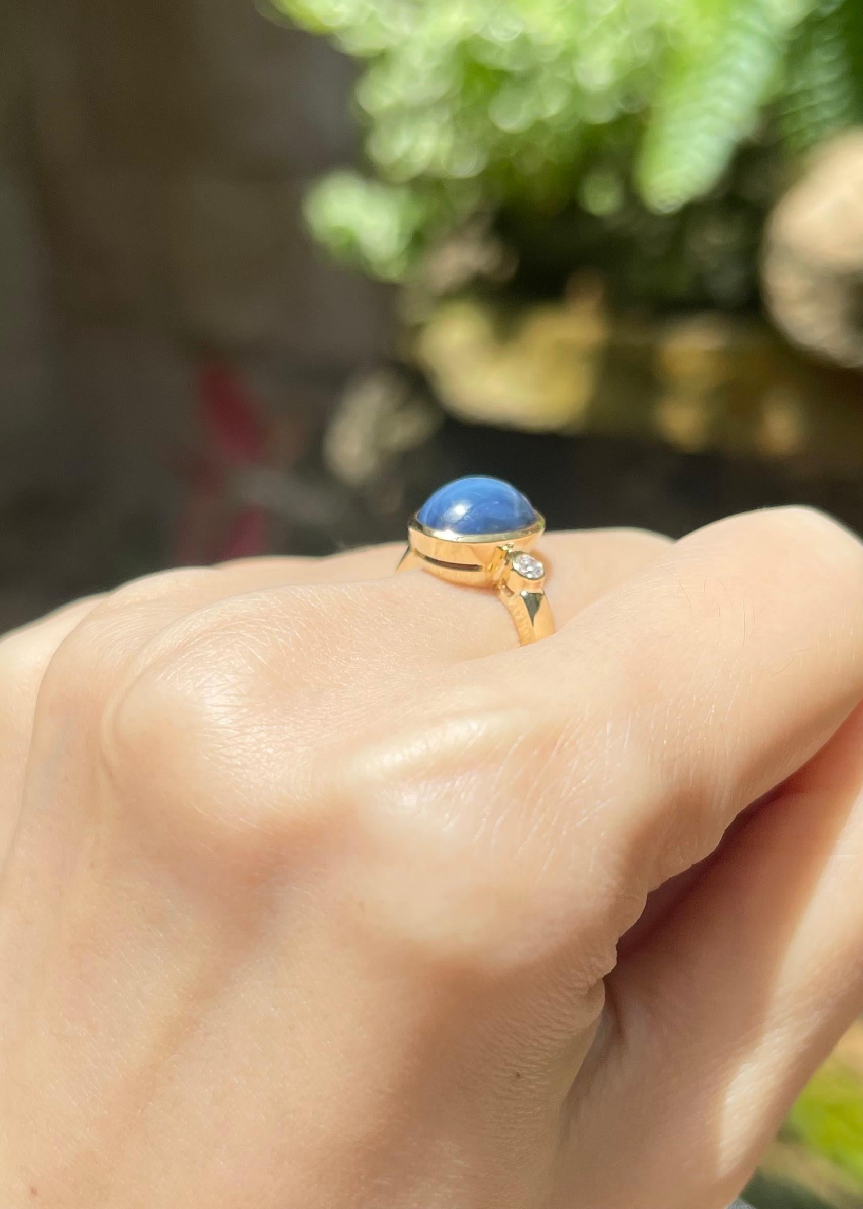 Blauer Sternsaphir mit Diamantring in 18K Goldfassungen gefasst Damen im Angebot
