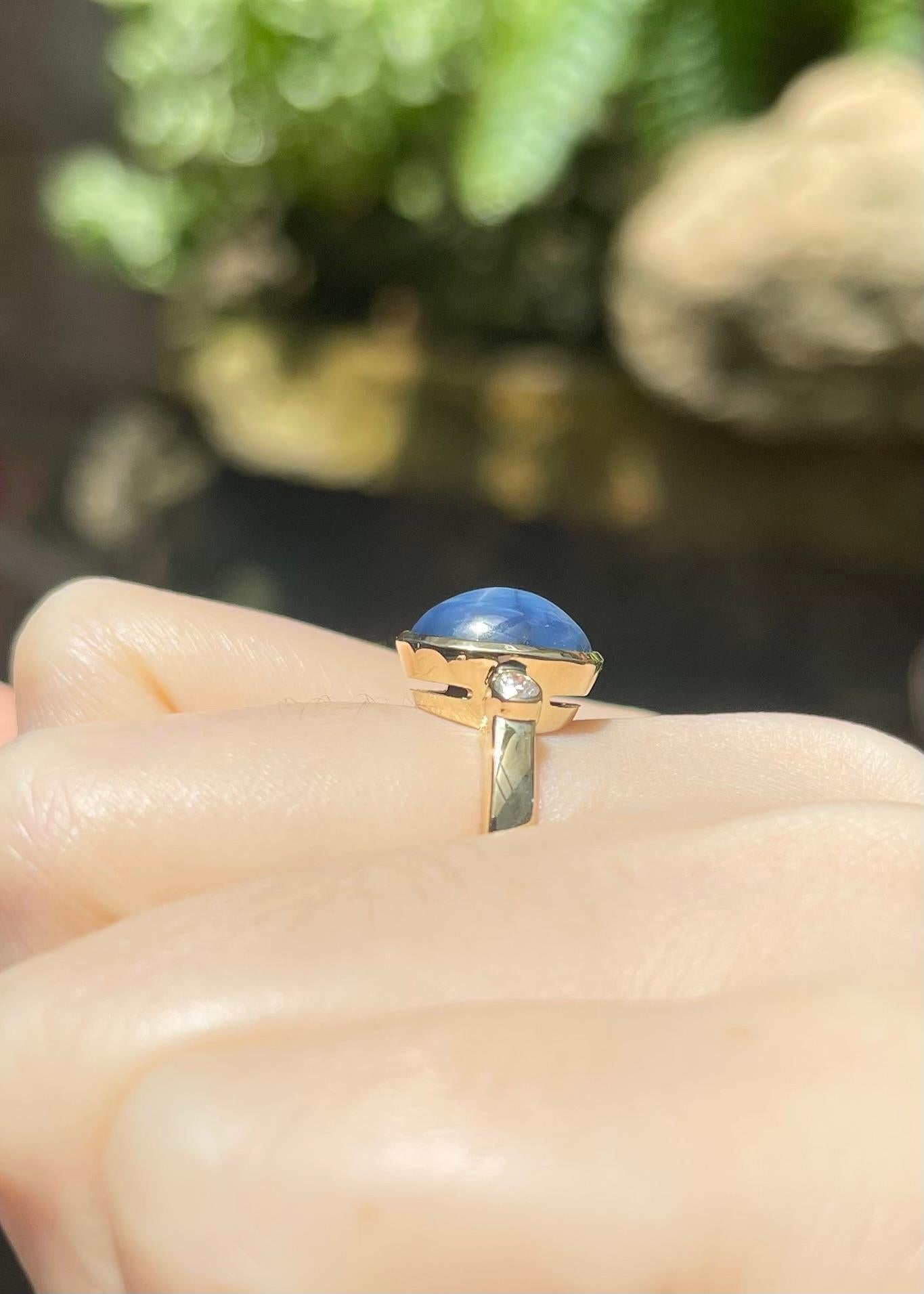 Blauer Sternsaphir mit Diamantring in 18K Goldfassungen gefasst im Angebot 1