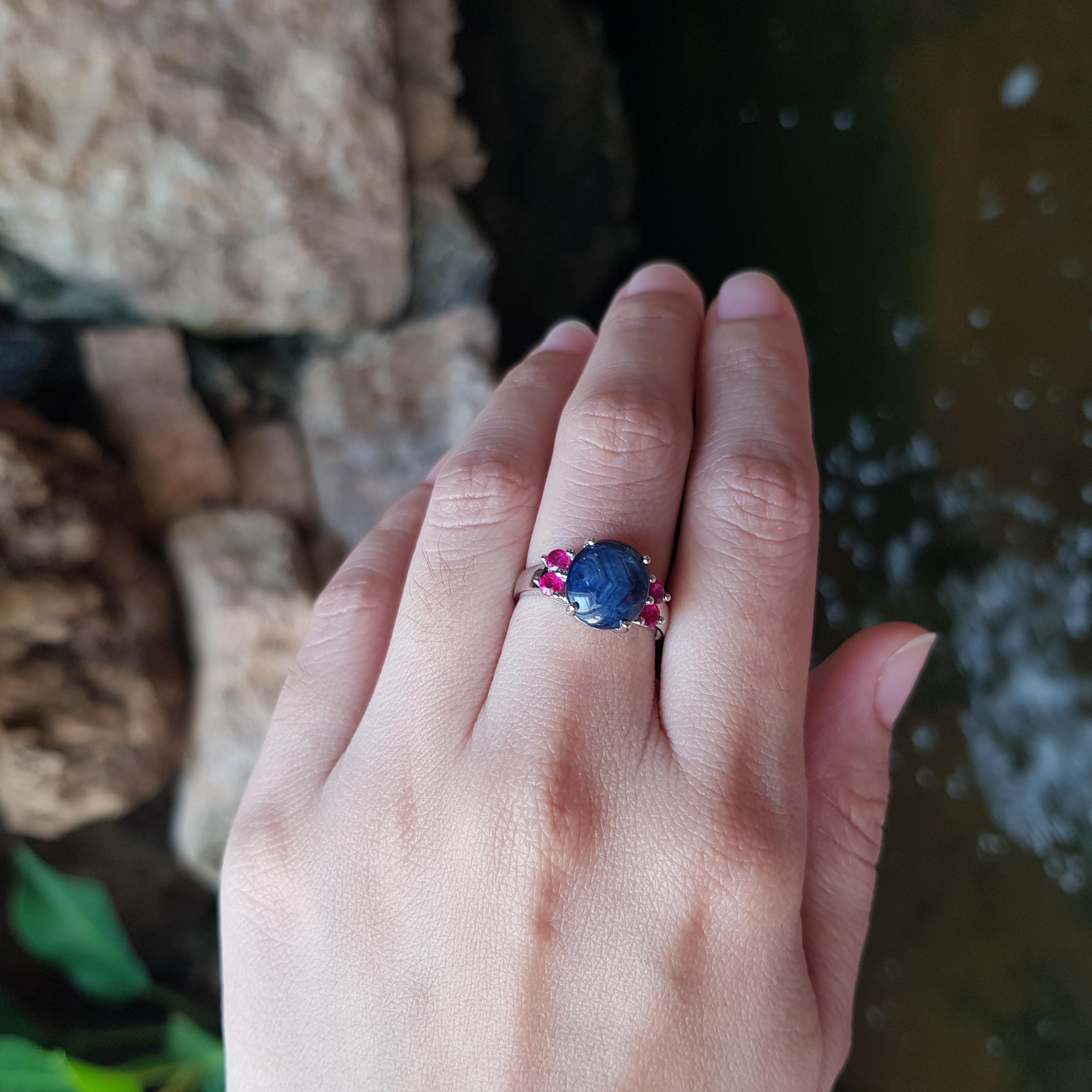 Anillo de Zafiro Estrella Azul con Rubí engastado en Oro Blanco de 18K en Nuevo estado para la venta en Bangkok, TH