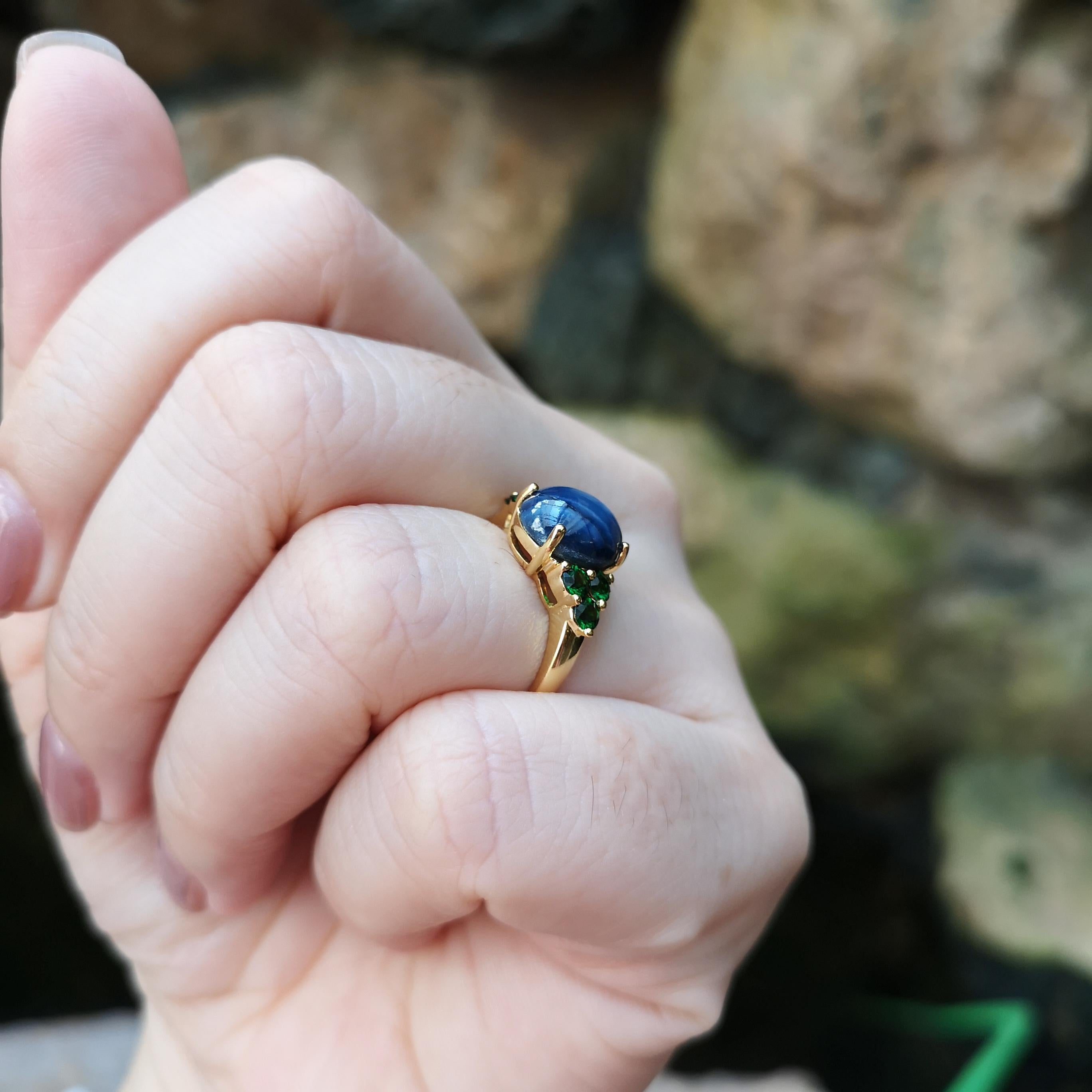Uncut Blue Star Sapphire with Tsavorite Ring set in 18K Gold Settings For Sale