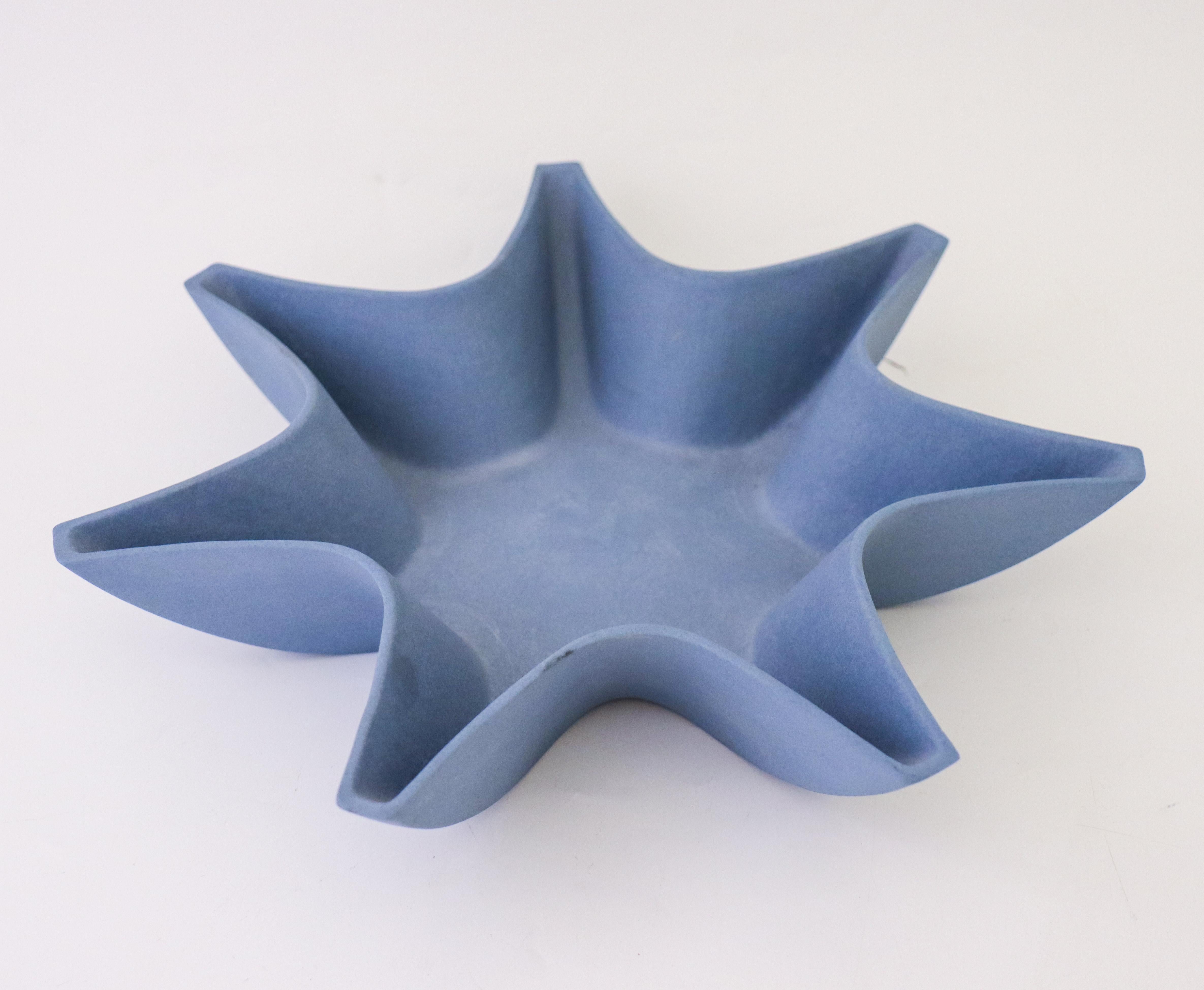 Blue Star-shaped Bowl - Pia Rönndahl Rörstrand 1996- Scandinavian Modern In Excellent Condition For Sale In Stockholm, SE