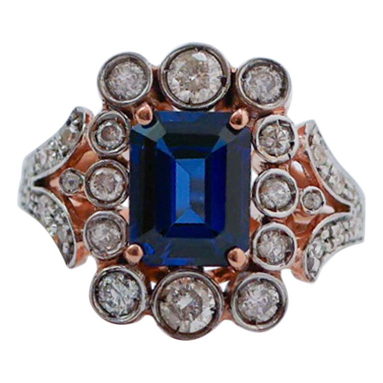 Bague en pierre bleue, diamants, or rose et argent. en vente