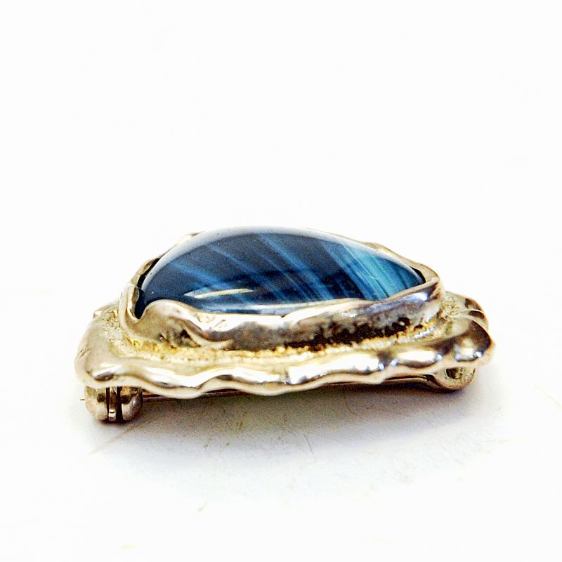 Beautiful blue 'Bergslagen stone' silver brooch by Ove Nordström, Skinnskatteberg 1960s. Sweden. Lovely for every occasion.
The stone has various shades of blue color and are originally the 