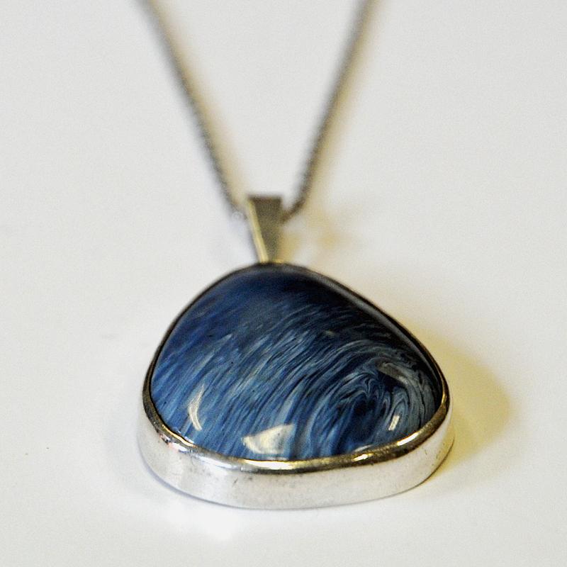Beautiful Fifty shades of blue 'Bergslagen stone' midcentury necklace by Ove Nordström, Skinnskatteberg 1971. Sweden. The stones has various shades of blue color and are originally the 