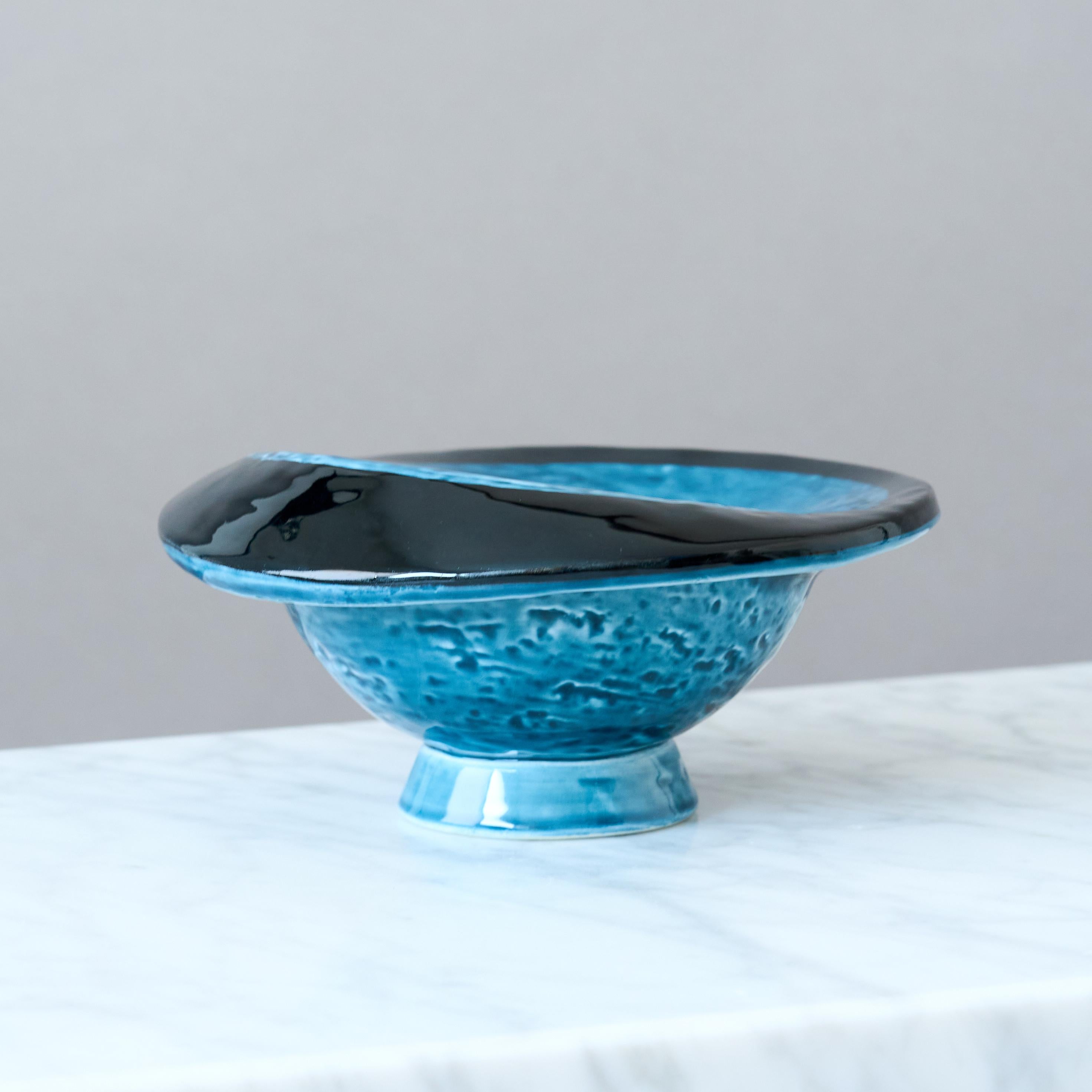 Schale aus blauem Steingut von Vilhelm Bjerke Petersen für Rorstrand, Schweden, 1950er Jahre. (20. Jahrhundert) im Angebot