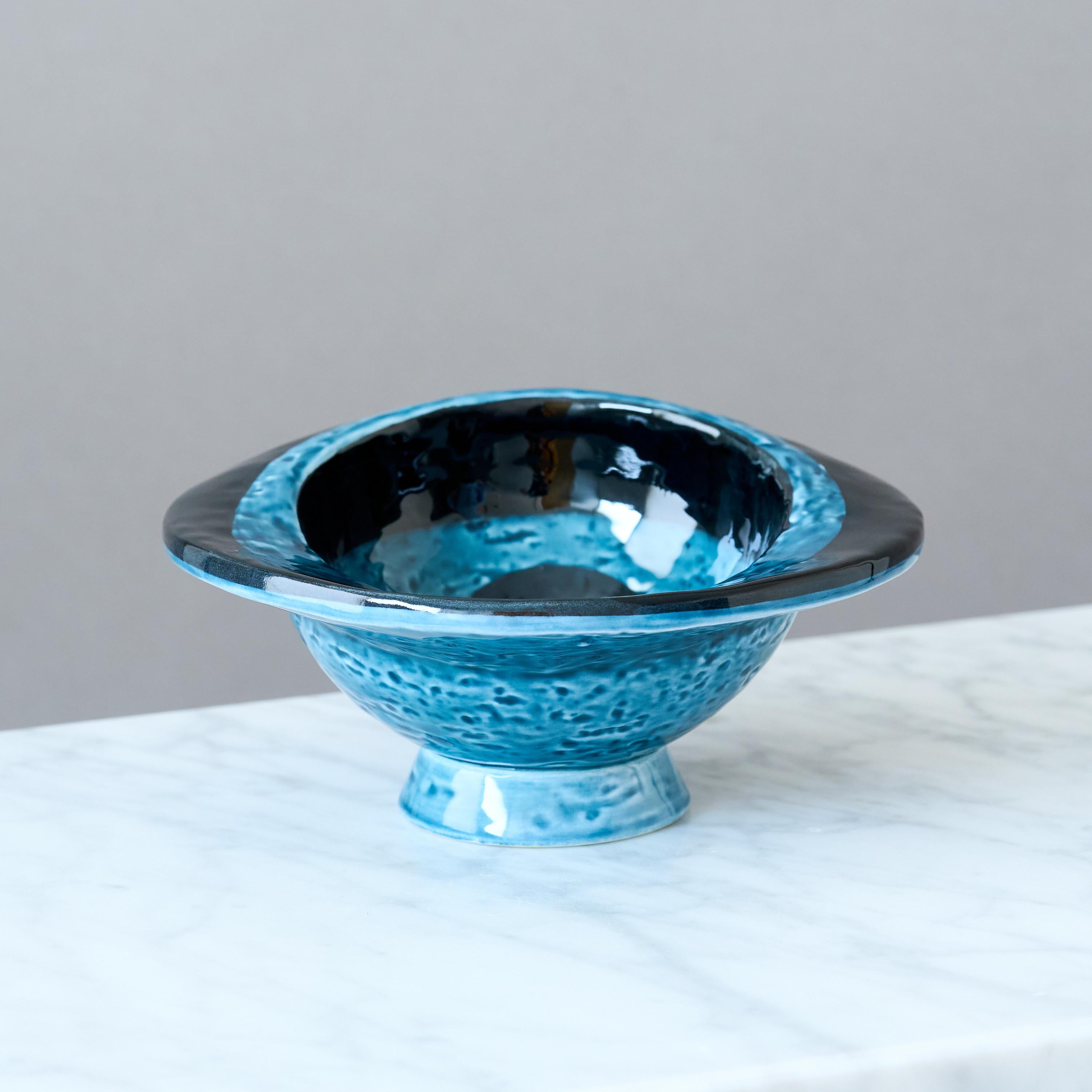 Schale aus blauem Steingut von Vilhelm Bjerke Petersen für Rorstrand, Schweden, 1950er Jahre. (Keramik) im Angebot