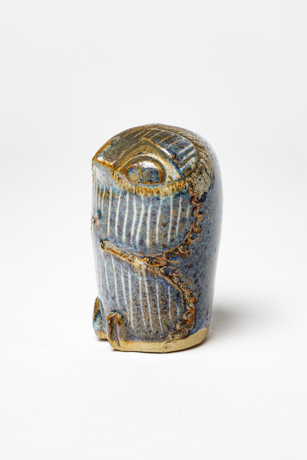 Blue stoneware ceramic owl animal sculpture by Annie Maume signed La Borne 1970 In Excellent Condition In Neuilly-en- sancerre, FR