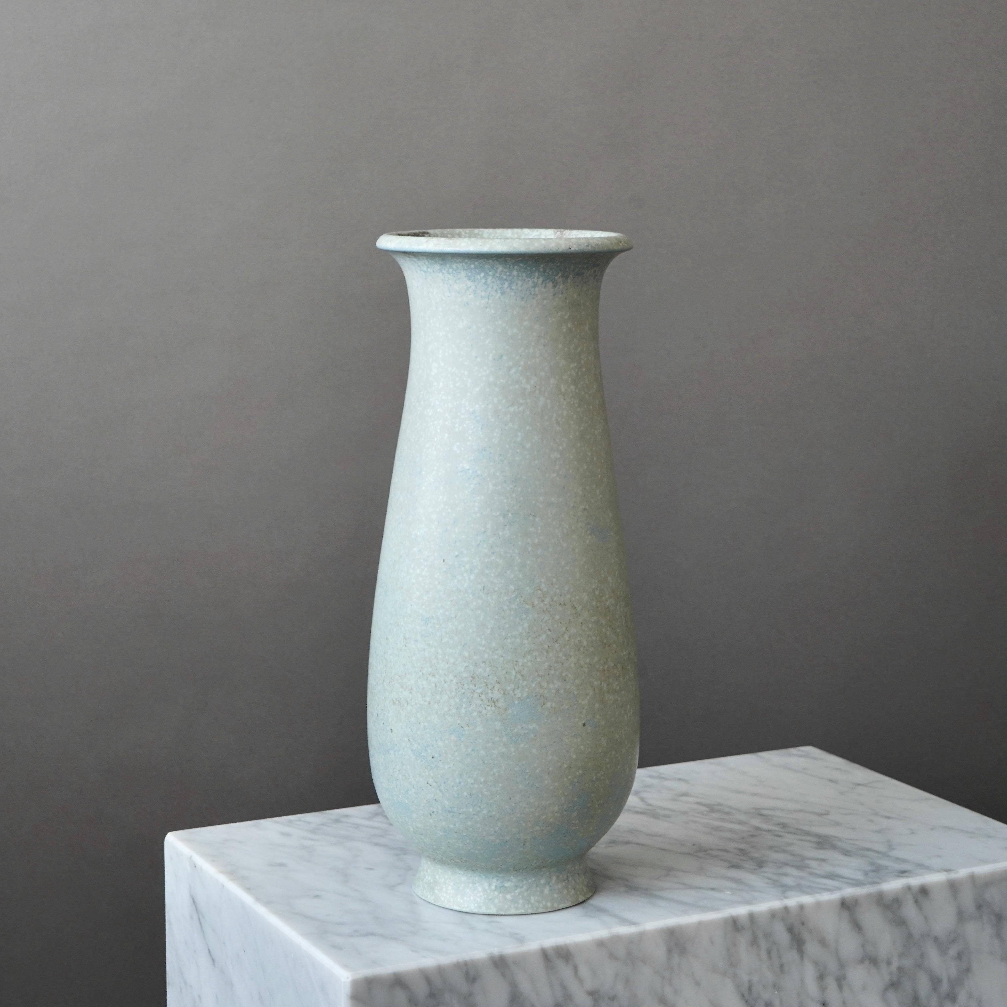 Blaue Bodenvase aus Steingut von Gunnar Nylund für Rorstrand, Schweden, 1940er Jahre (Skandinavische Moderne) im Angebot