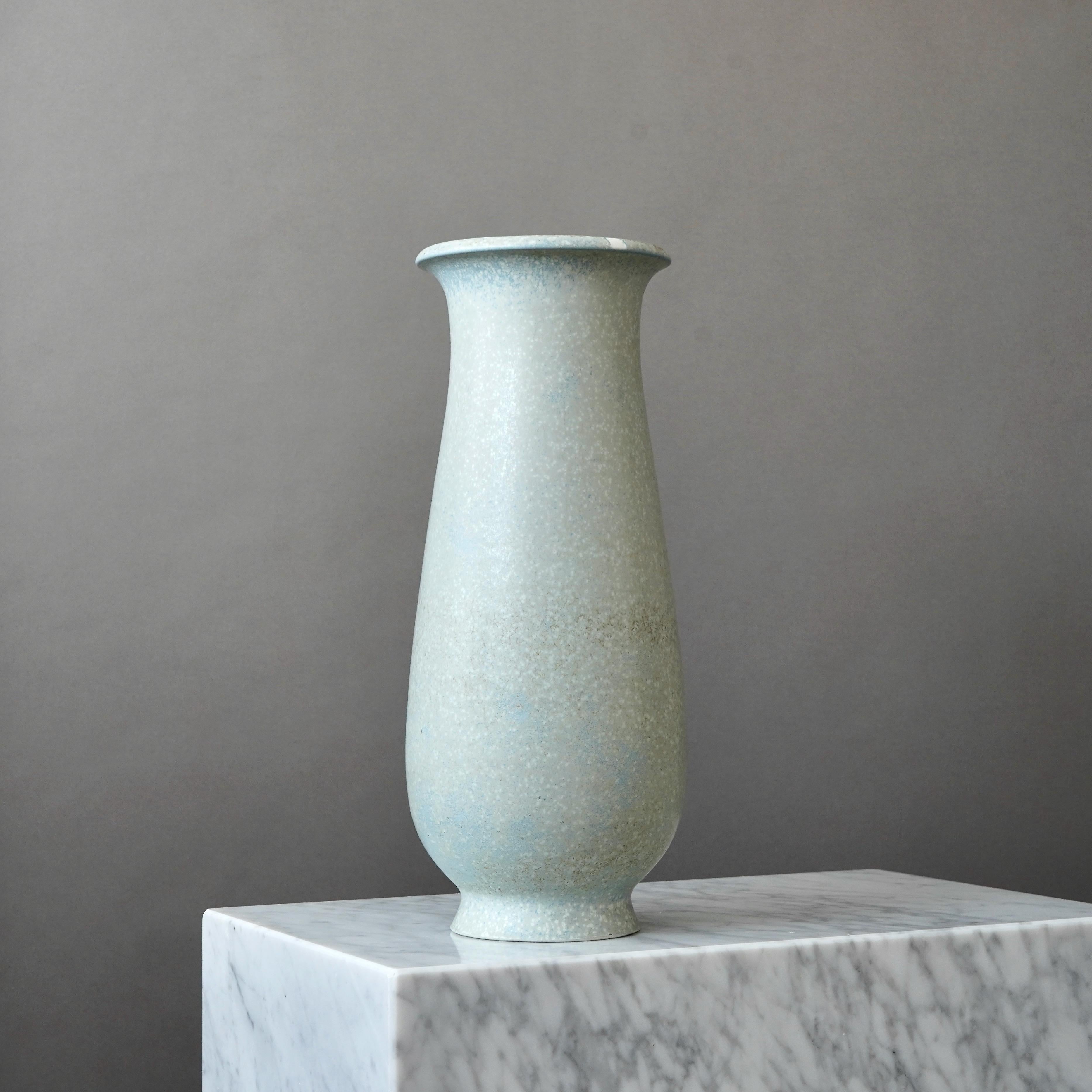 Blaue Bodenvase aus Steingut von Gunnar Nylund für Rorstrand, Schweden, 1940er Jahre (Glasiert) im Angebot