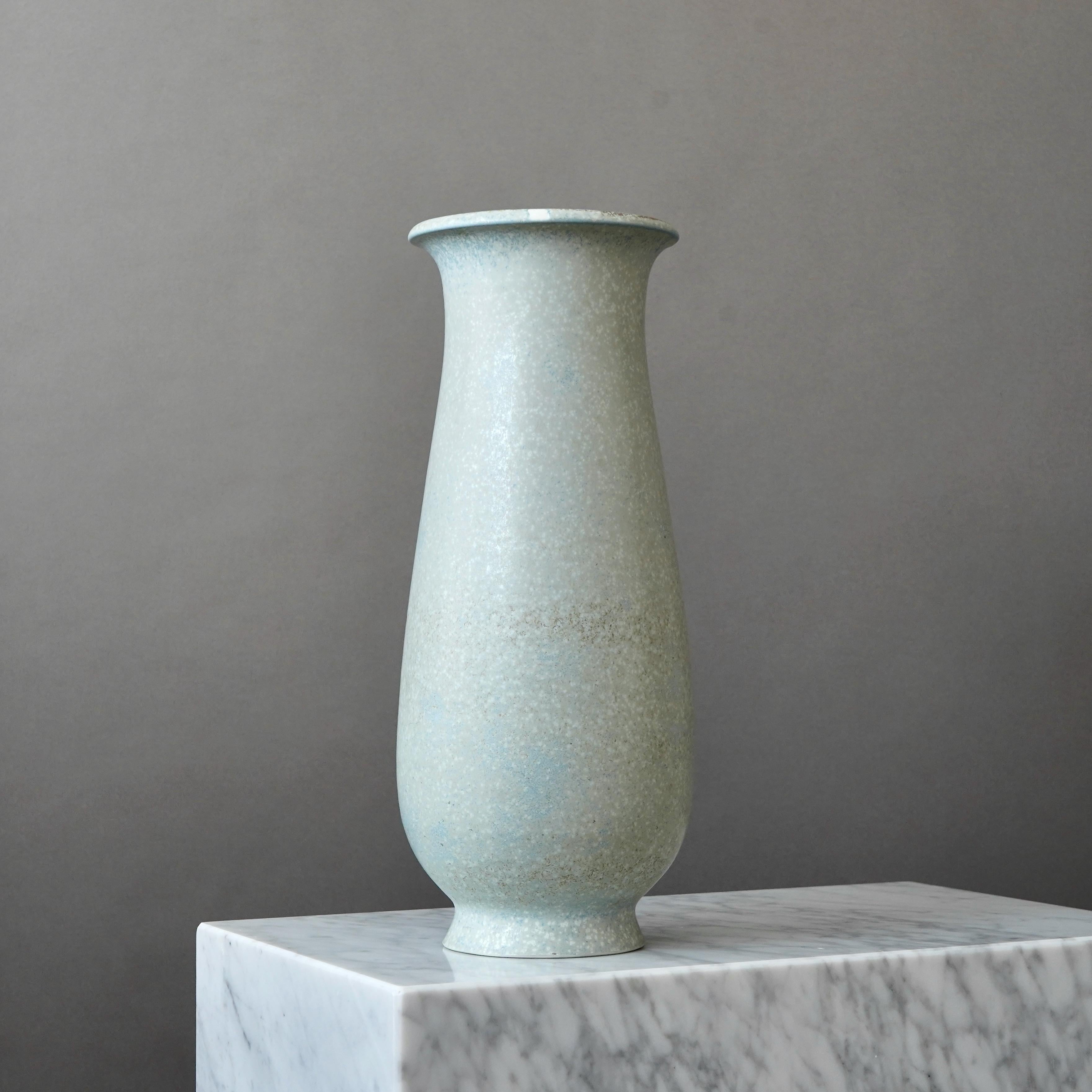 Blaue Bodenvase aus Steingut von Gunnar Nylund für Rorstrand, Schweden, 1940er Jahre im Zustand „Gut“ im Angebot in Malmö, SE