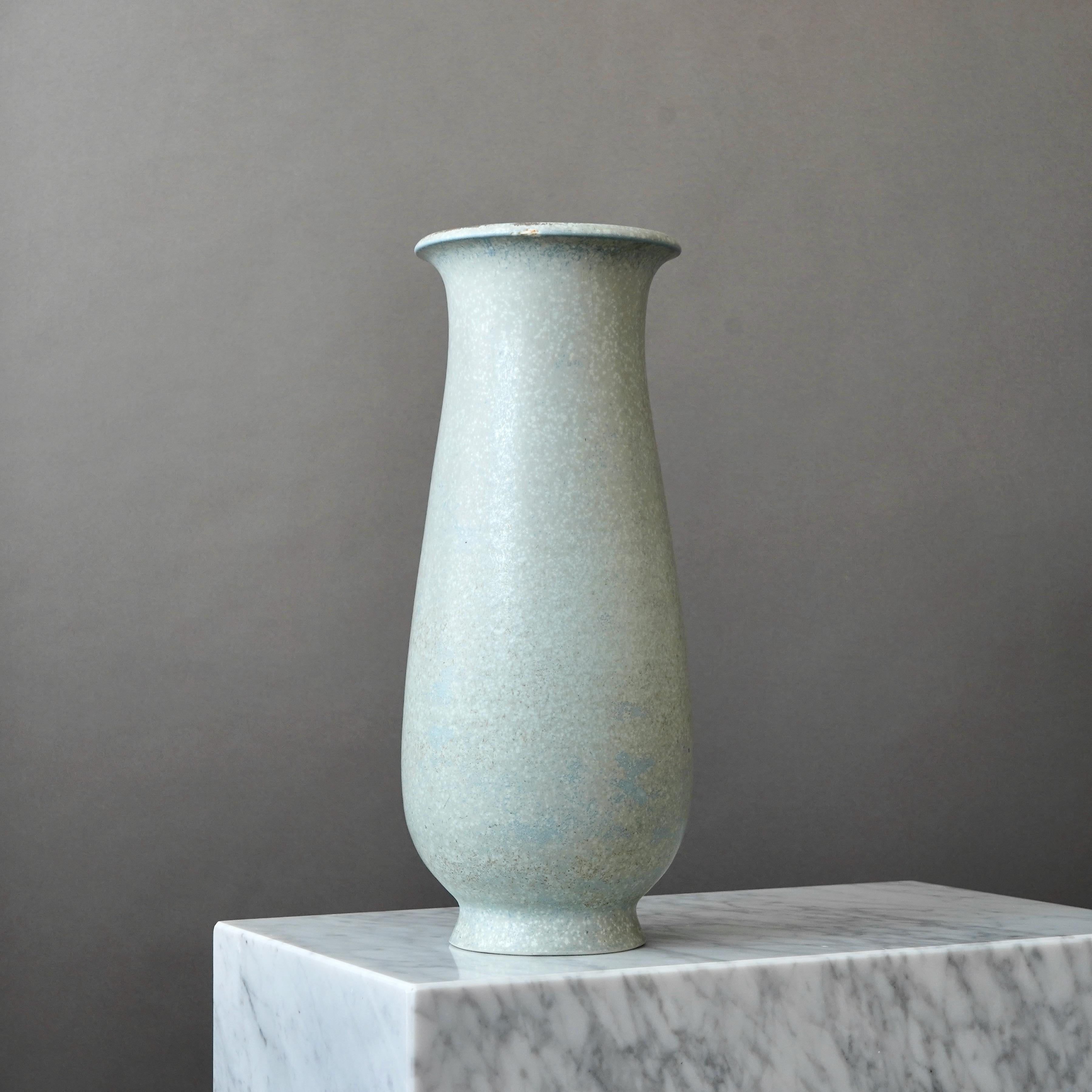 Blaue Bodenvase aus Steingut von Gunnar Nylund für Rorstrand, Schweden, 1940er Jahre (20. Jahrhundert) im Angebot
